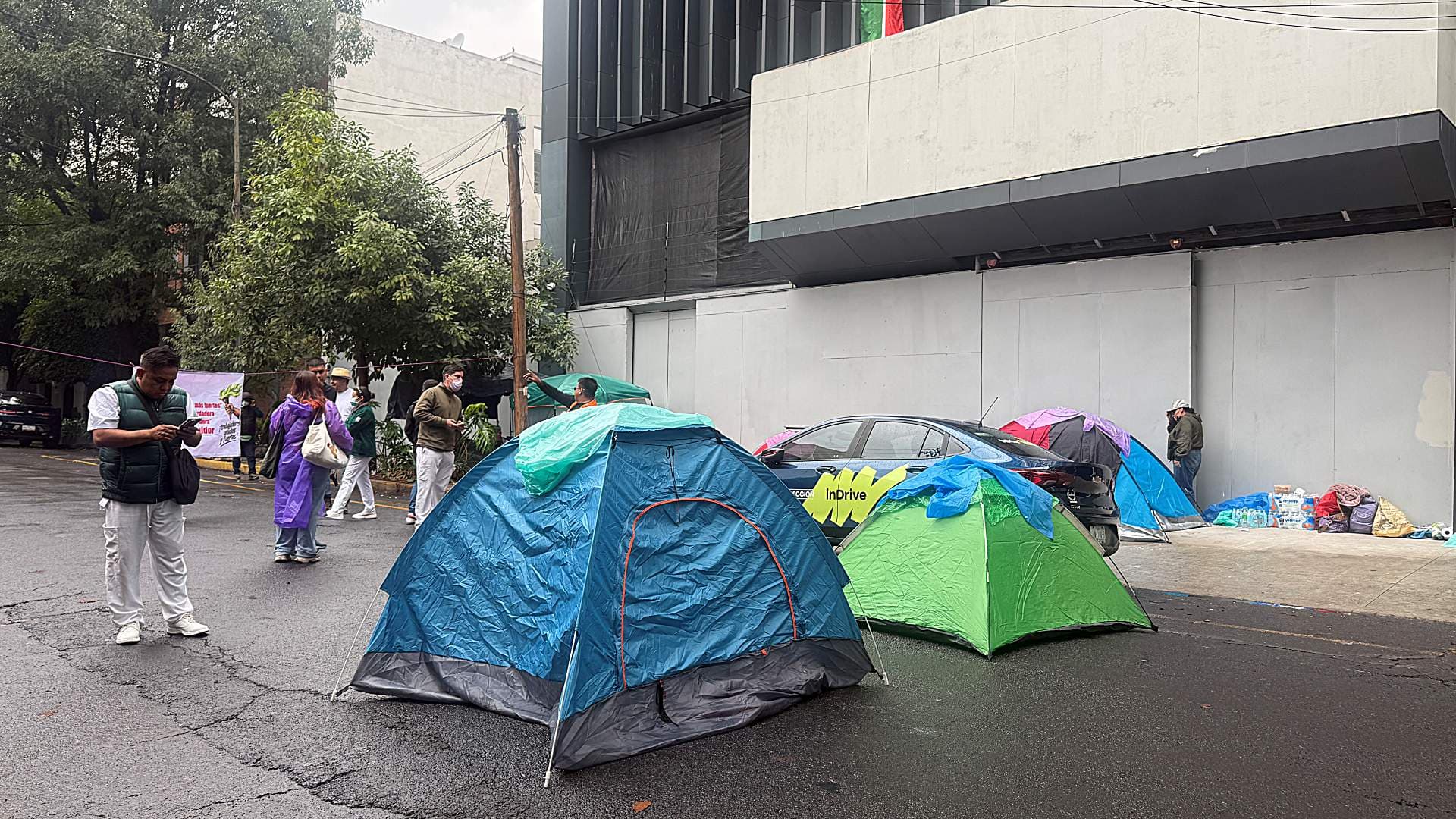 Campamento de trabajadores del IMSS en la colonia Condesa, CDMX. Foto: N+