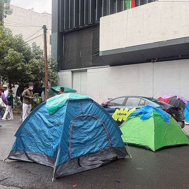 Campamento de trabajadores del IMSS en la colonia Condesa, CDMX. Foto: N+