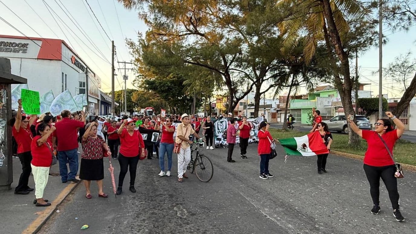 Personal Médico del IMSS se Manifiesta Nuevamente en Avenida de Veracruz