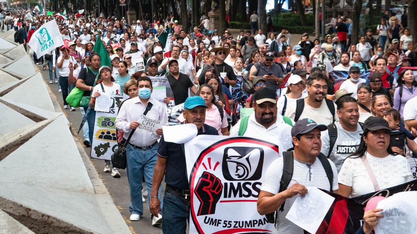 Marcha de jubilados y trabajadores del IMSS en CDMX el 13 de octubre 2026. Foto: Cuartoscuro