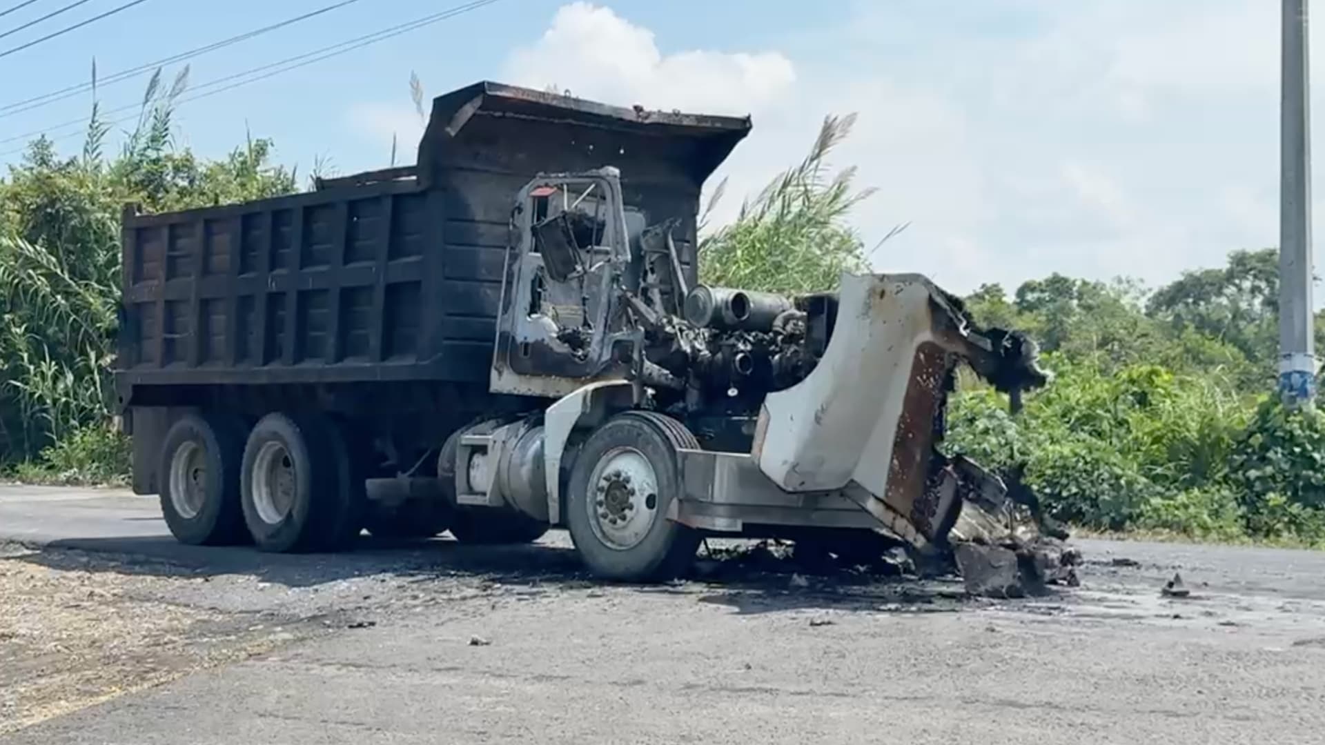 Incendian Camiones de Transporte de Materiales para Construcción en Carretera Tuxpan-Tamiahua