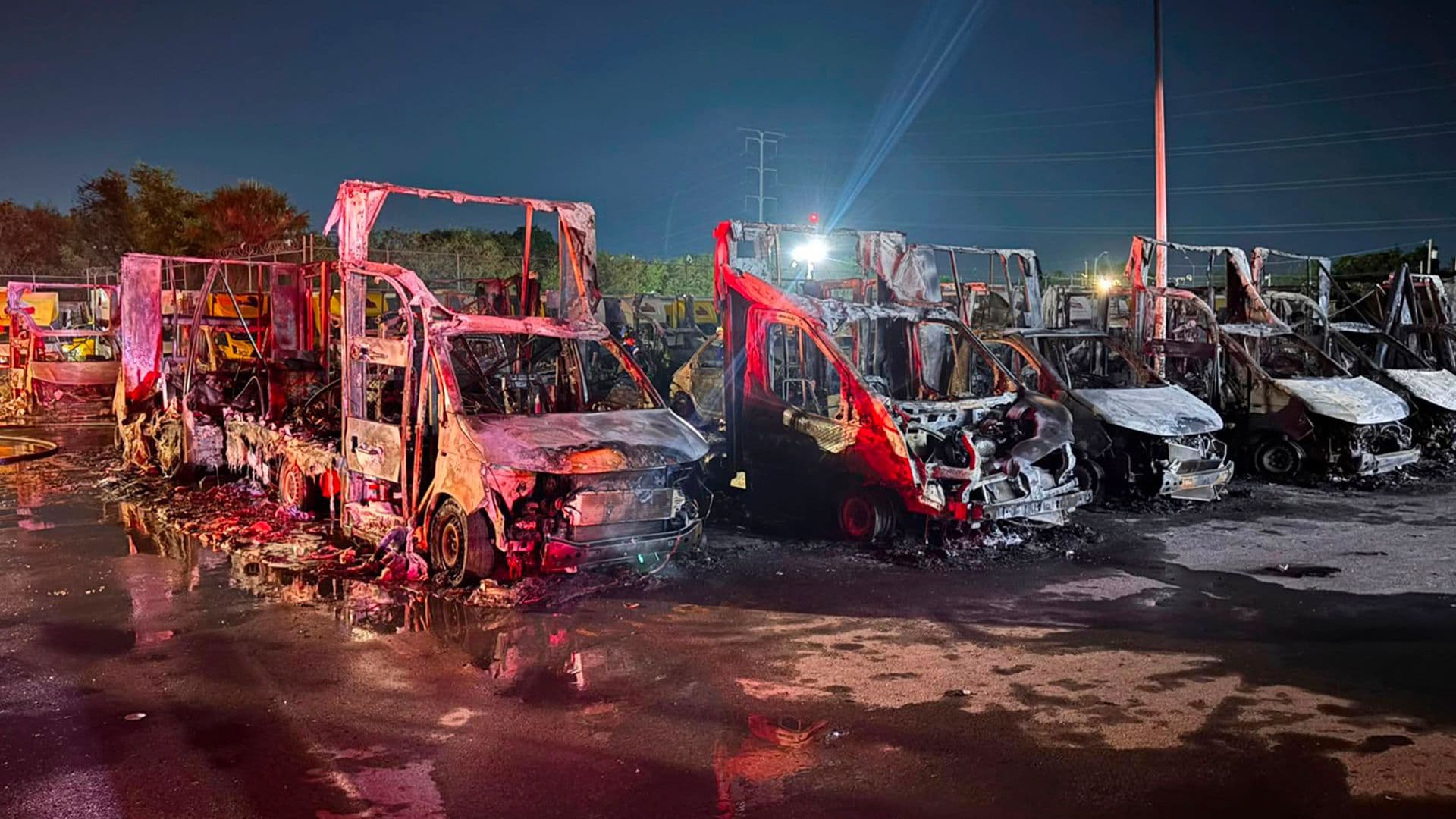 Incendio Consume Más de 20 Unidades Repartidoras en Bodega de Matamoros