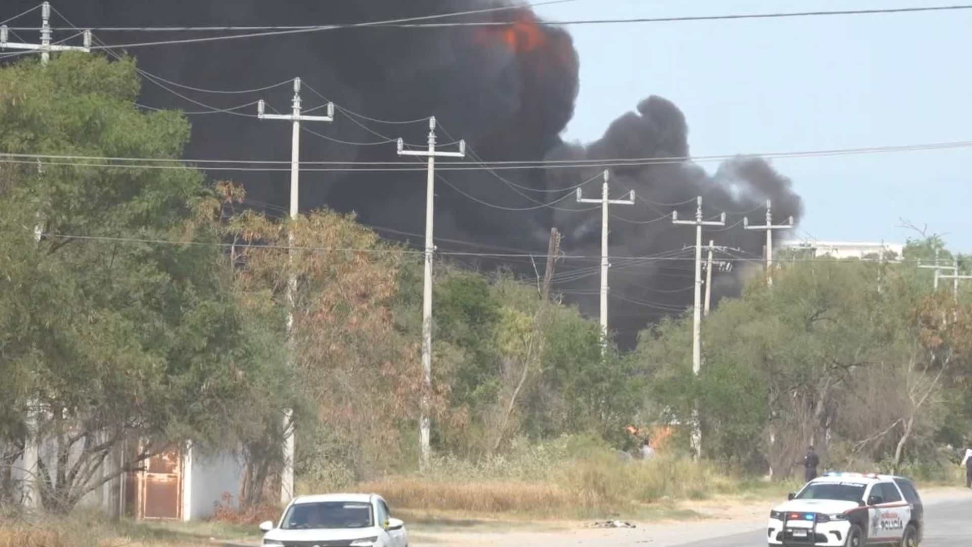 Humo por incendo en fábrica