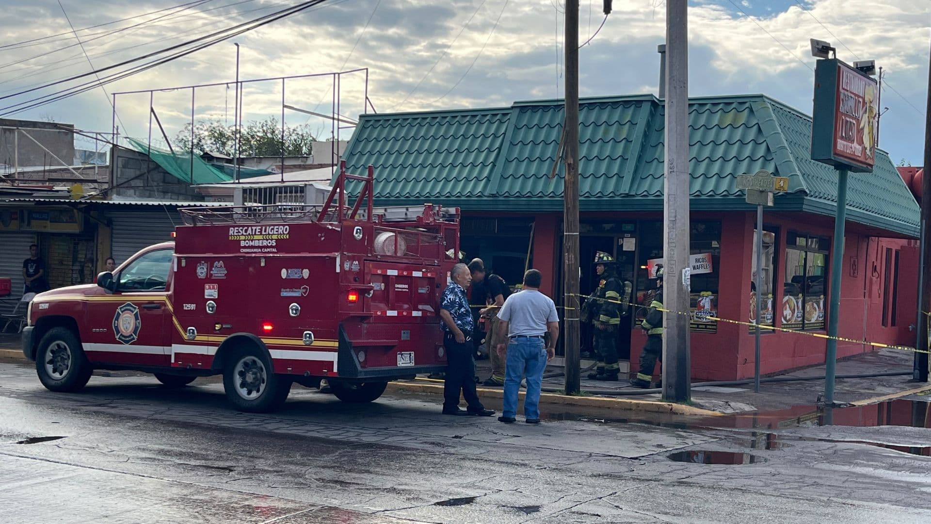Bomberos realizaron las maniobras necesarias para sofocar el incendio