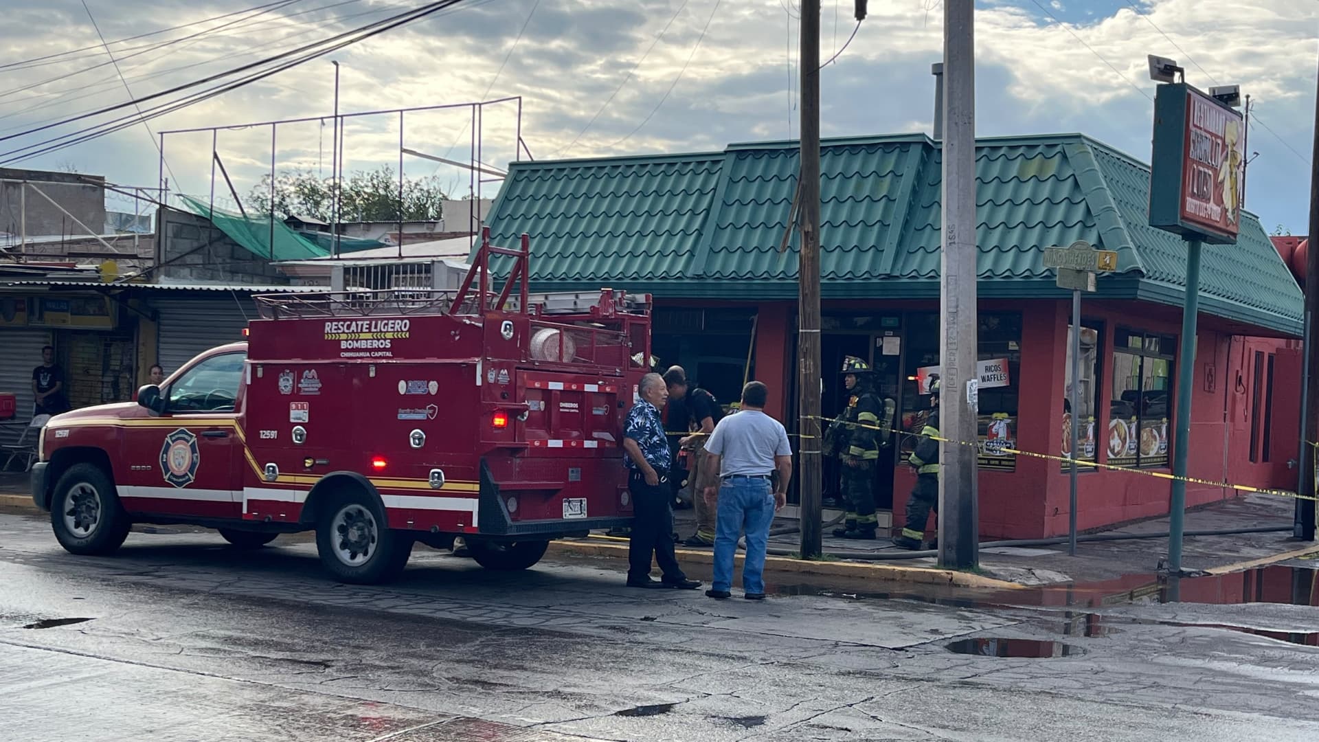 Bomberos realizaron las maniobras necesarias para sofocar el incendio