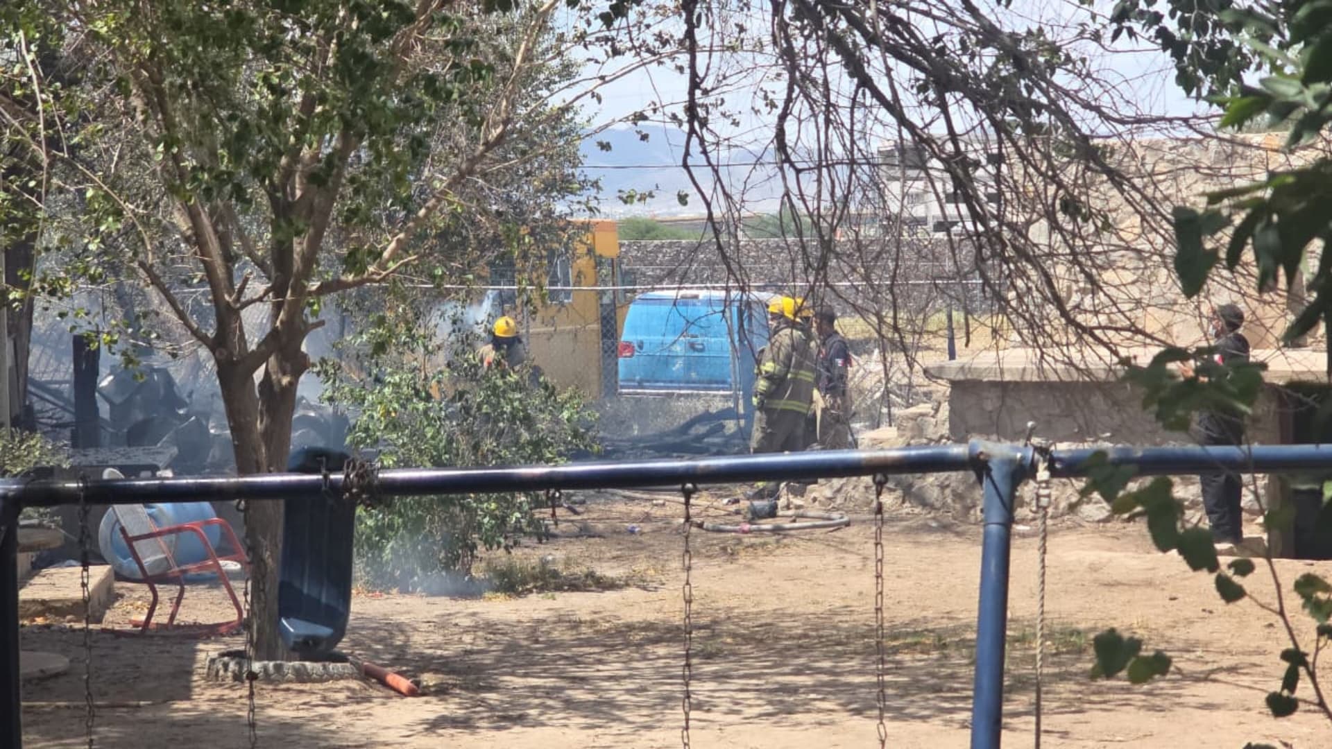 Elementos del Heroico Cuerpo de Bomberos sofocaron el incendio.