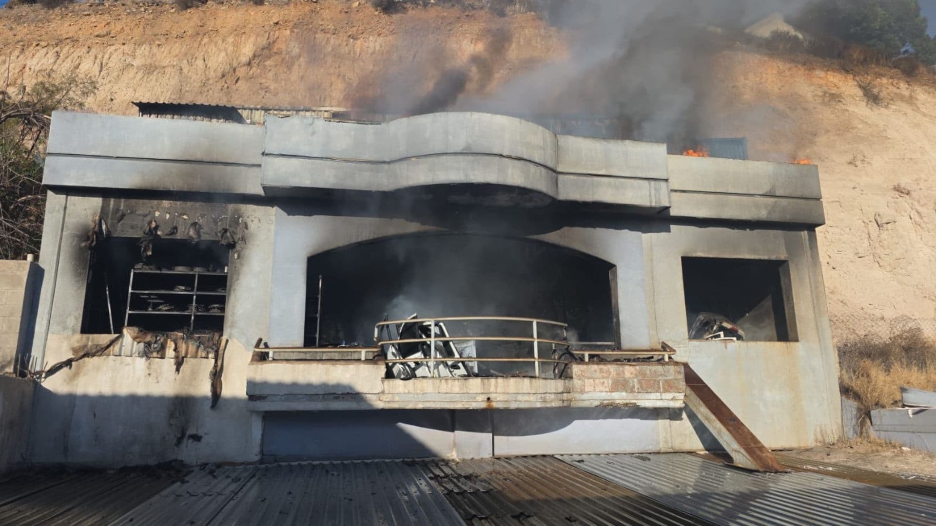 Incendio Consume Comercio en la Colonia Kino en Tijuana, BC