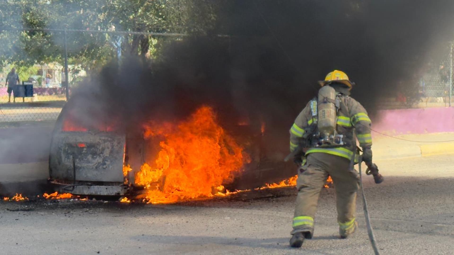Camioneta se incendia
