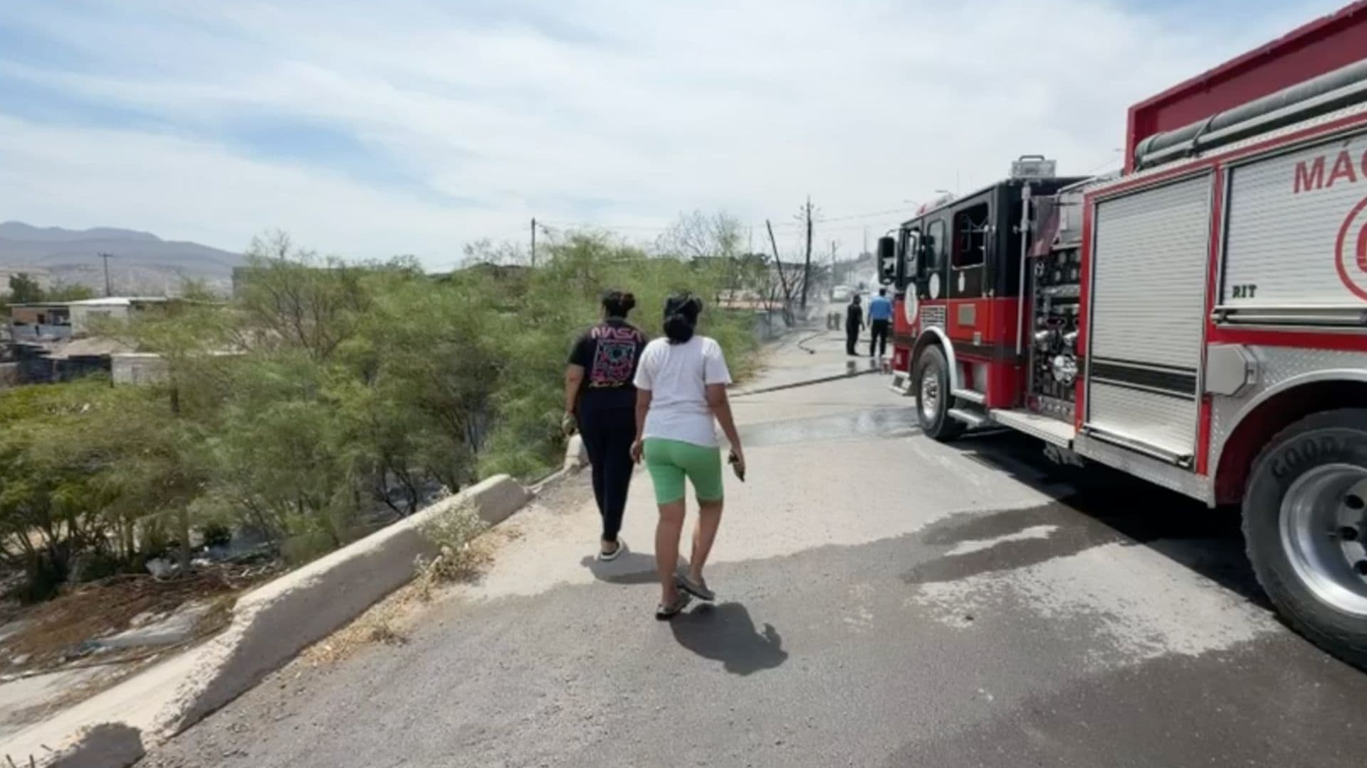 Vecinos mencionan que una persona estaba realizando quema de cableado.