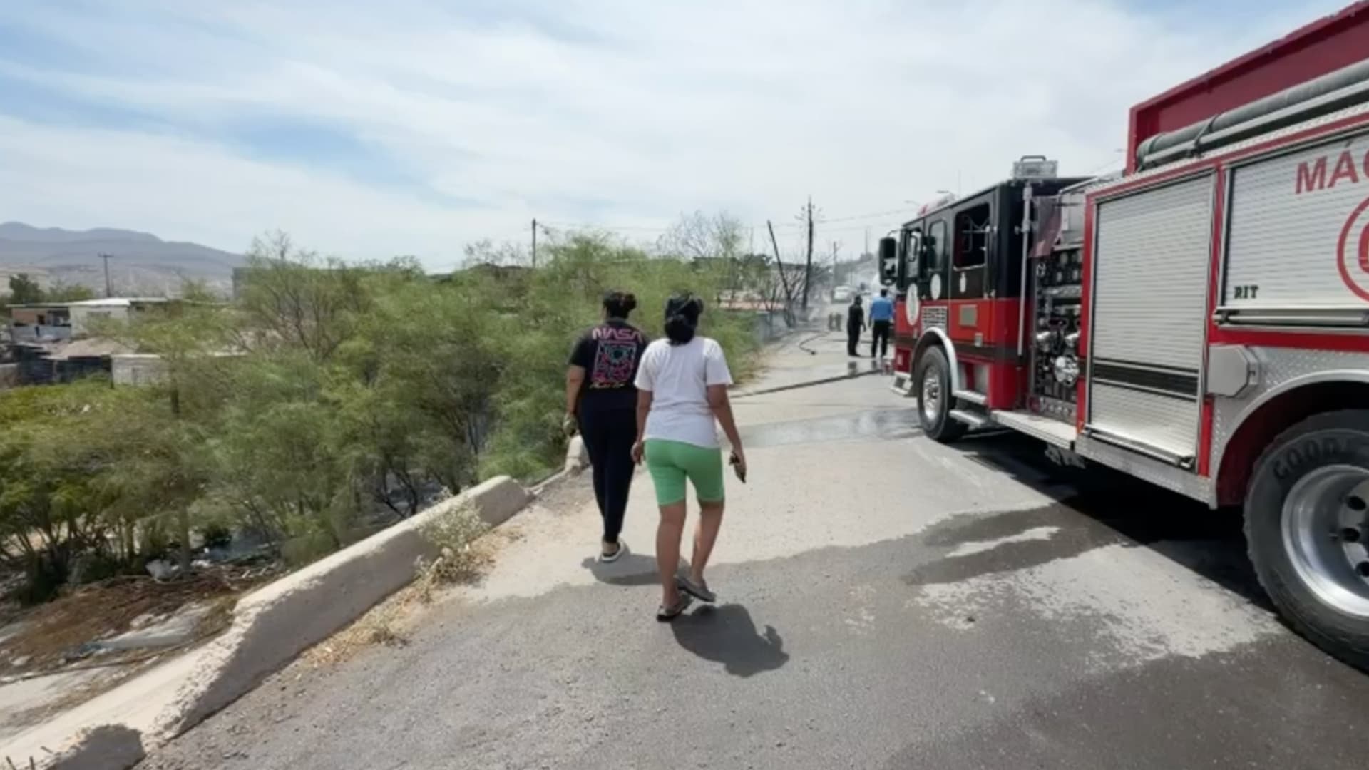 Vecinos mencionan que una persona estaba realizando quema de cableado.