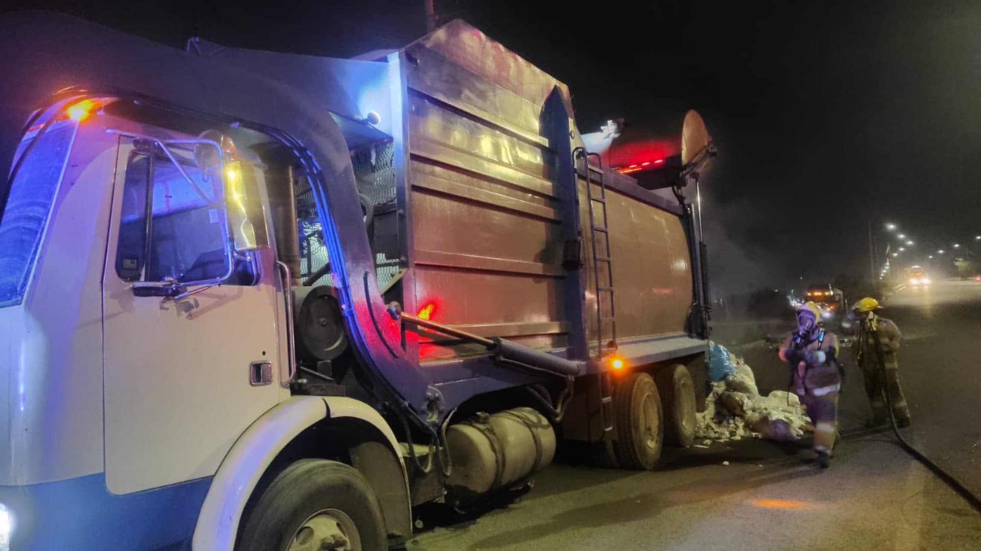 Se Incendió un Camión Recolector de Basura en el Periférico de Puebla