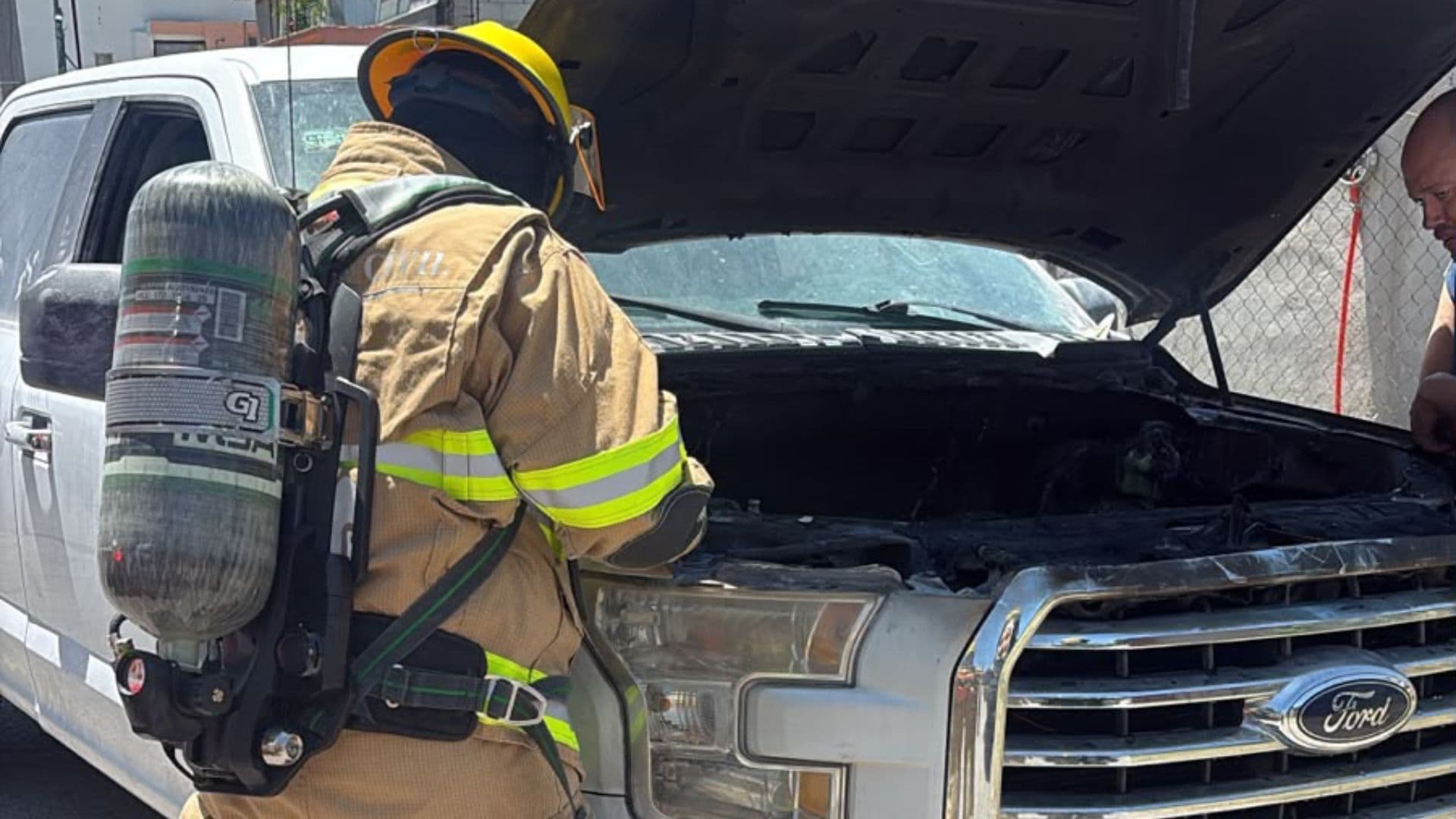 Incendio Camioneta Mujer Convulsionó Crisis Nerviosa Bulevar Carmelitas Puebla