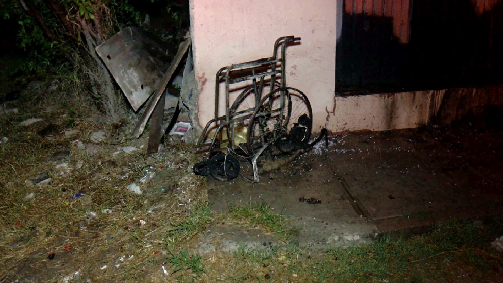 Silla de ruedas incendiada