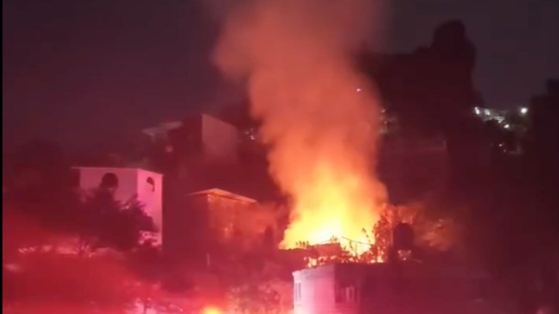Incendio Consume una Casa en la Sierra Norte de Puebla; Autoridades Revelan el Posible Origen
