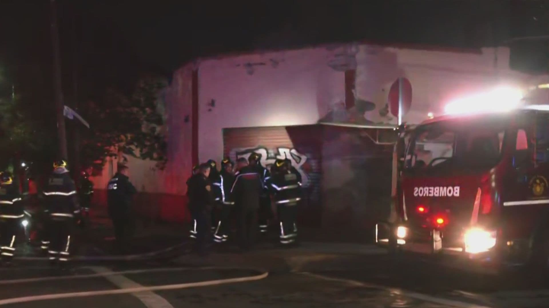 Bomberos controlaron un incendio en una fábrica de textiles en la GAM