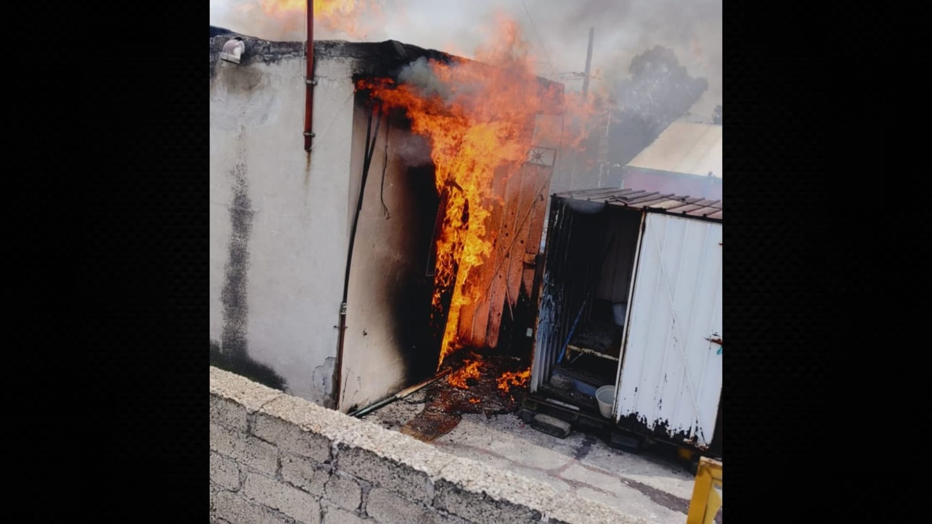Esta es la vivienda incendiada en Tláhuac. Foto: Bomberos de la CDMX