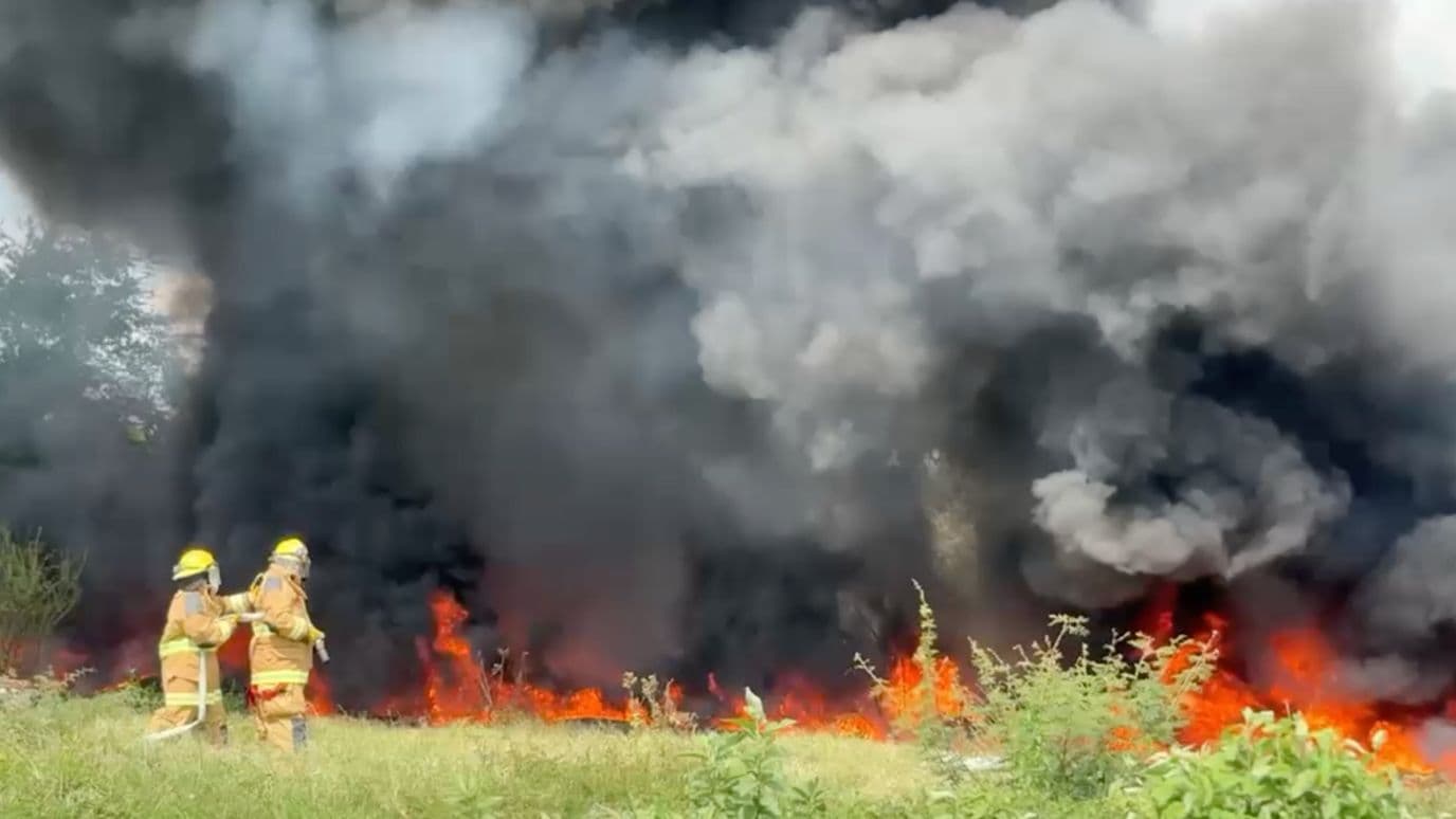 Se incendia predio con llantas en congregacion La Victoria.