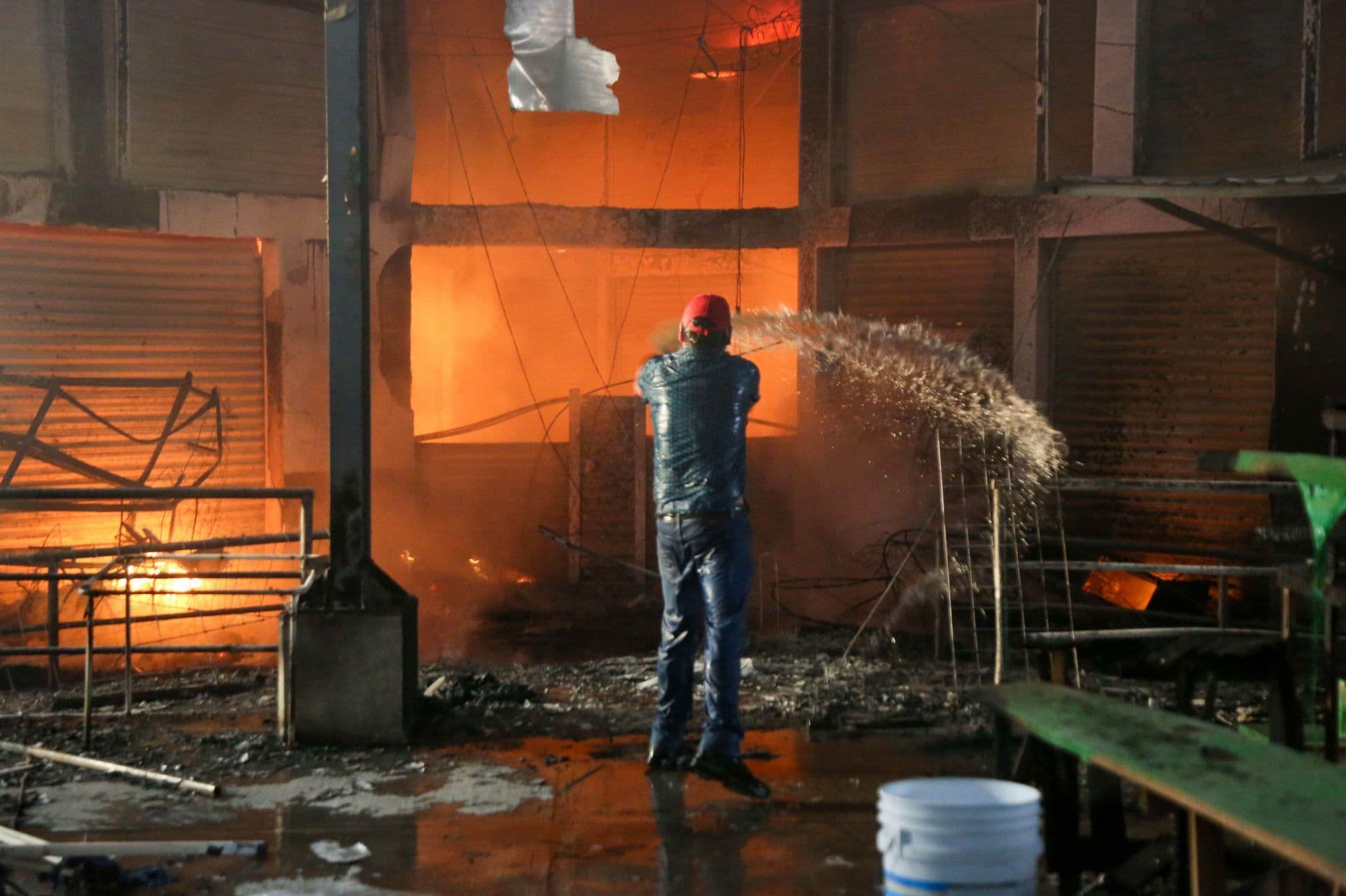 Fuego consume el Mercado Central de Acapulco