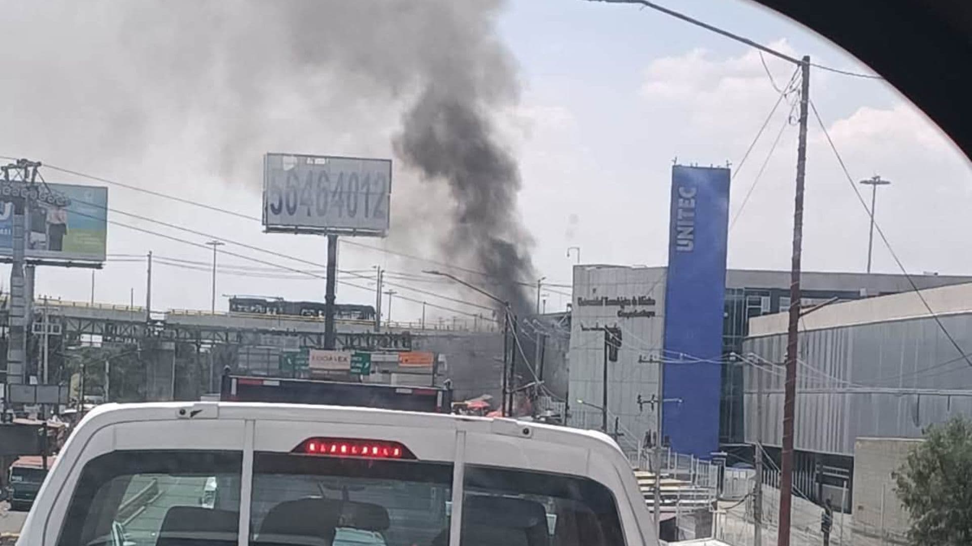 El incendio en inmediaciones del paradero de Santa Marta en Iztapalapa provocó pánico