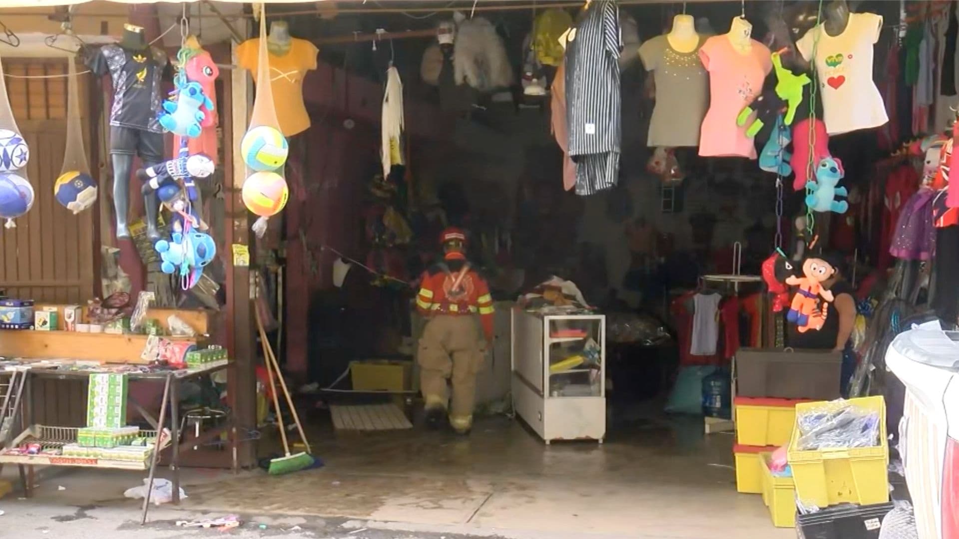 Incendio en tienda de ropa