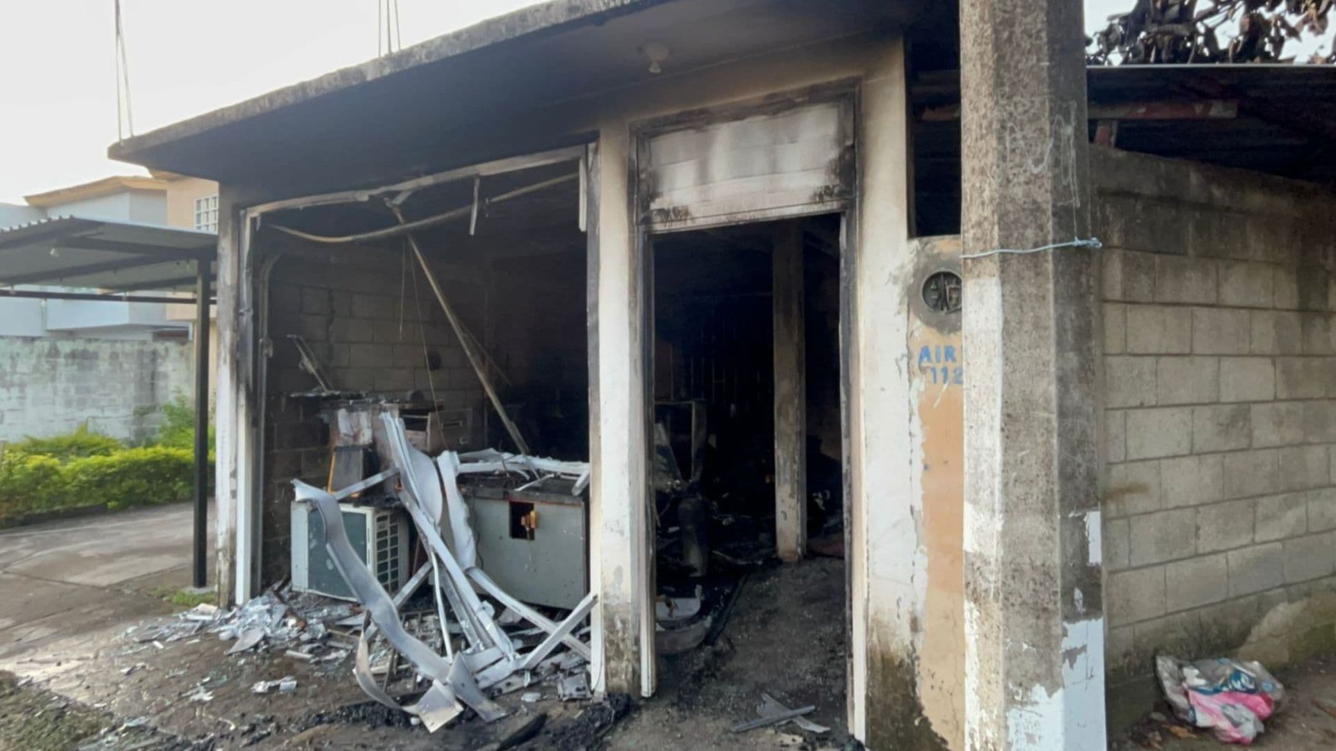 Llamas consumieron vivienda del fraccionamiento Xana en Veracruz. Bomberos controlaron la emergencia