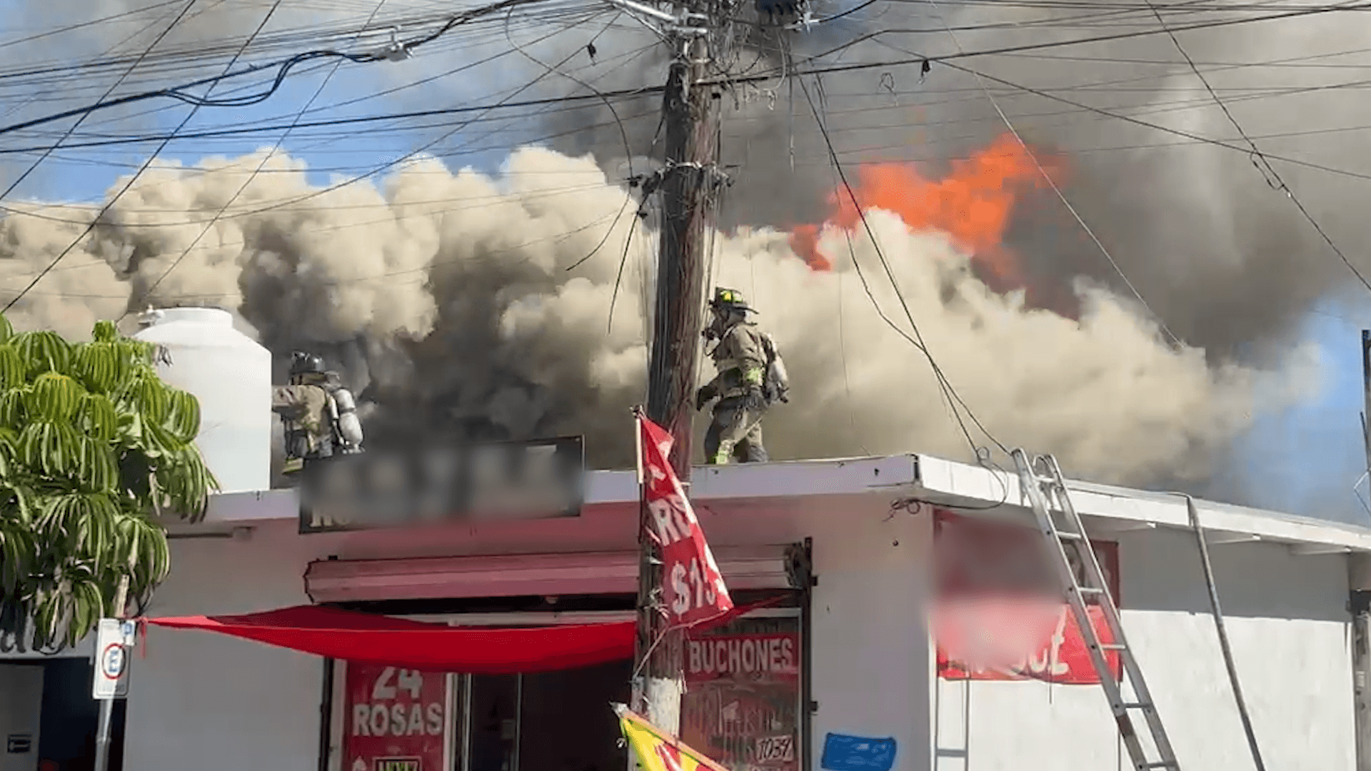Incendio en Tapicería Moviliza a Bomberos en Zona Centro de Tijuana