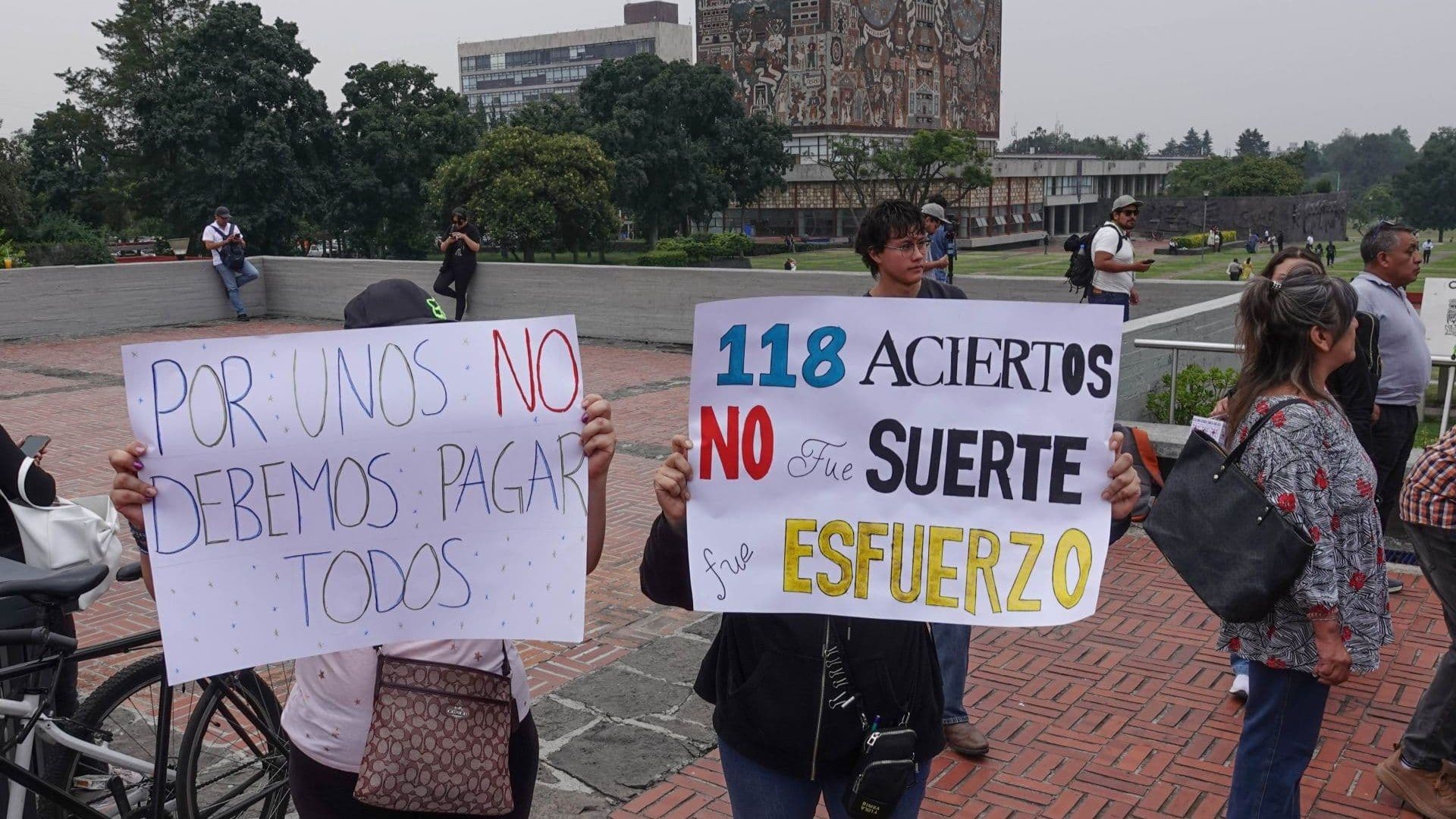 Manifestación aspirantes acreditados UNAM