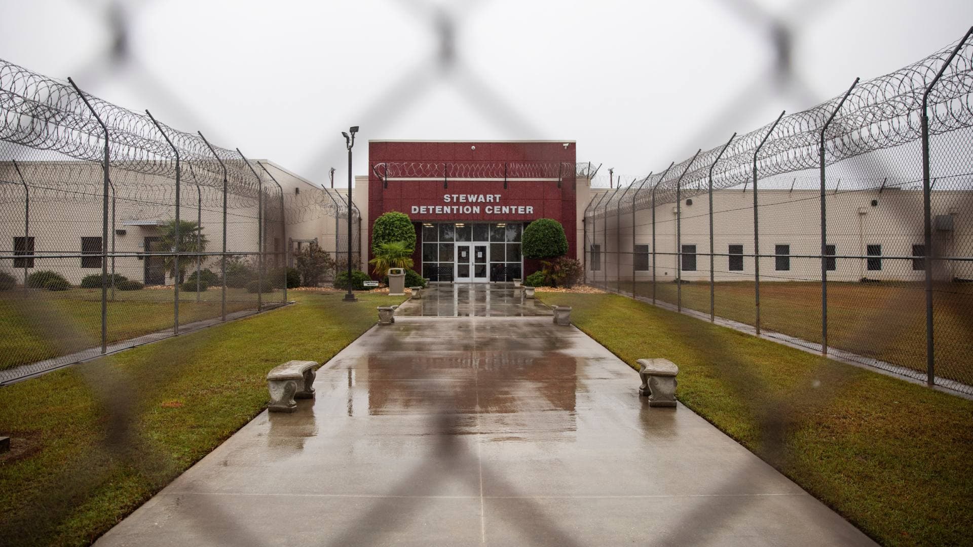 El Centro de Detención Stewart visto desde la parte frontal. Foto: AP