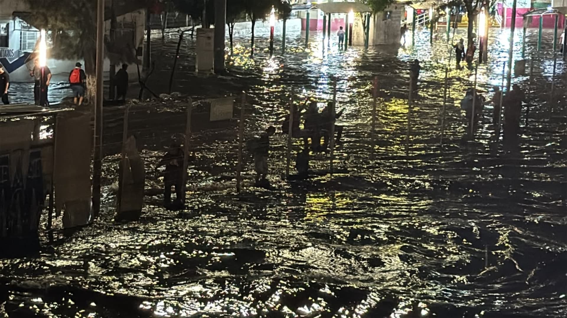¿Qué Pasó en la México-Pachuca Hoy? Inundación Deja Caos y Cientos de Personas Varadas