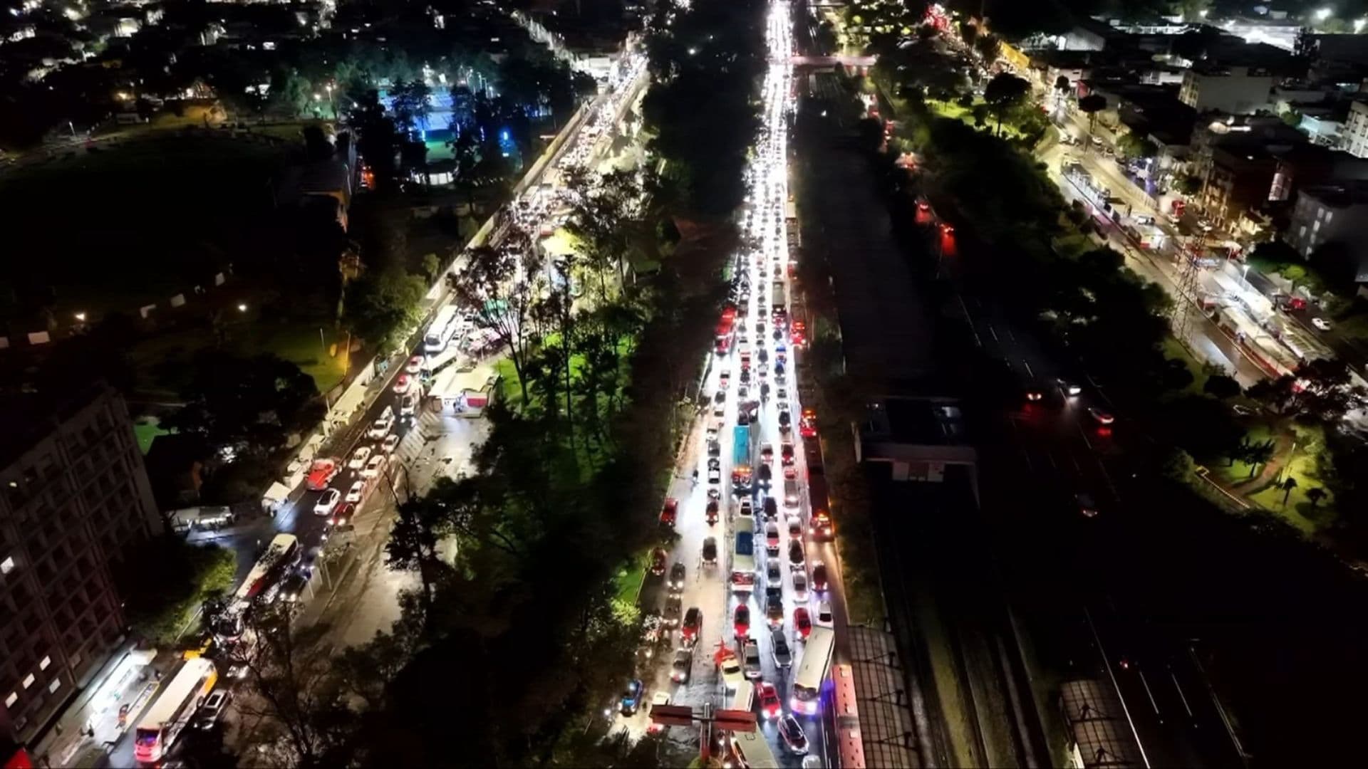 ¿Qué Pasó en la México-Pachuca Hoy? Inundación Deja Caos y Cientos de Personas Varadas