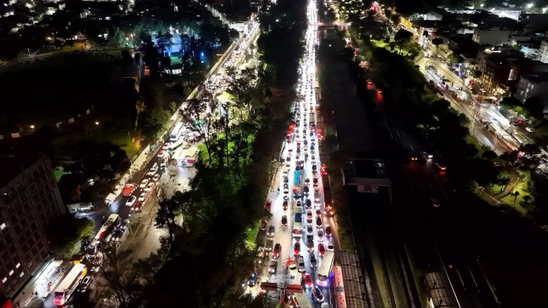 ¿Qué Pasó en la México-Pachuca Hoy? Inundación Deja Caos y Cientos de Personas Varadas