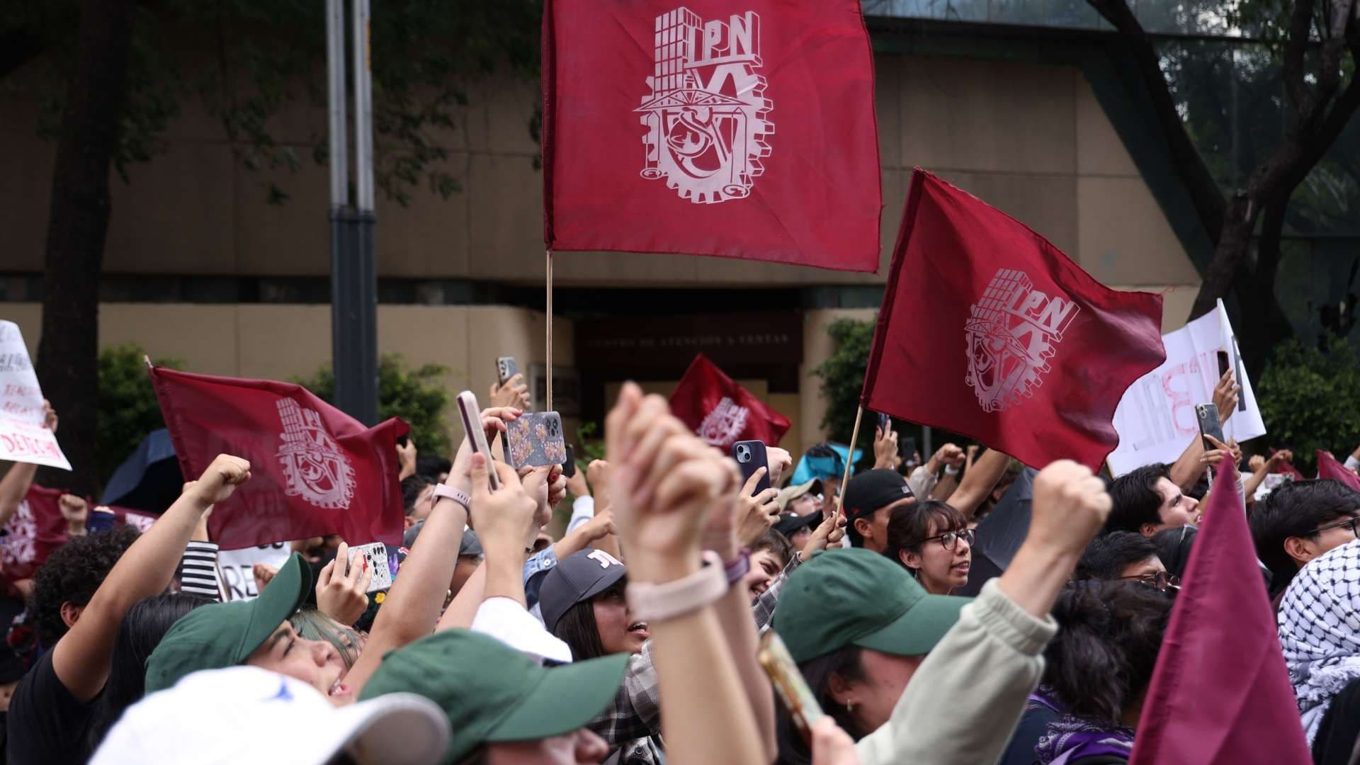Marcha de estudiantes del Instituto Politécnico Nacional en la CDMX el 13 de mayo 2026. Foto: Cuartoscuro | Archivo