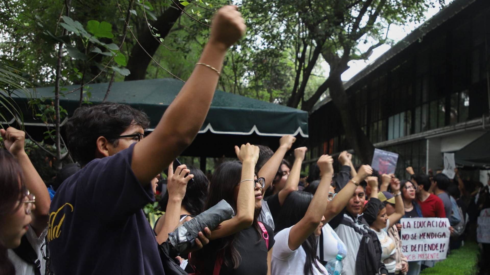 Estudiantes del IPN durante protesta en Canal Once el 21 de mayo de 2026. Foto: Cuartoscuro | Archivo