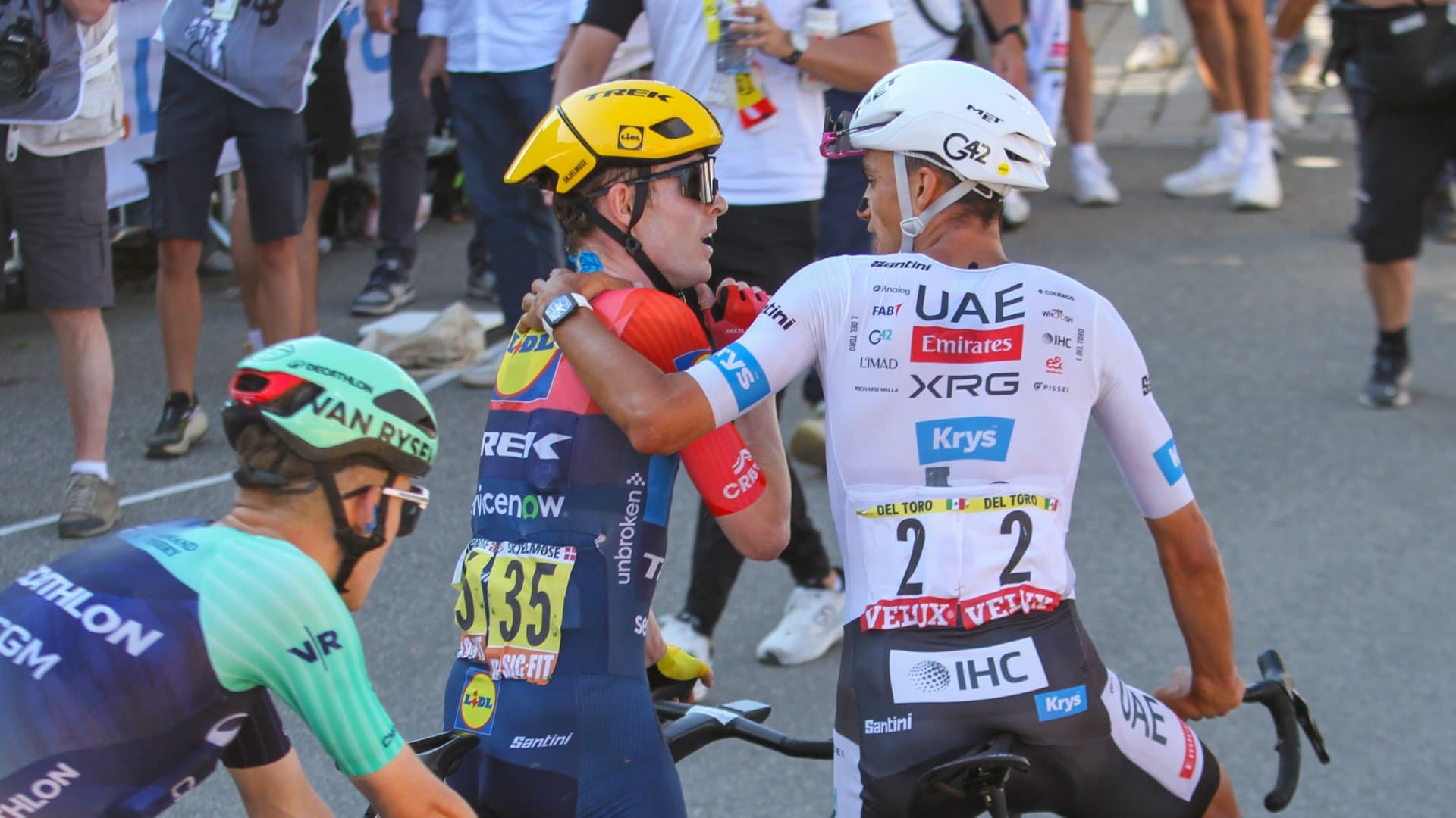 El ciclista mexicano Isaac del Toro hoy en la Etapa 19 del Tour de Francia