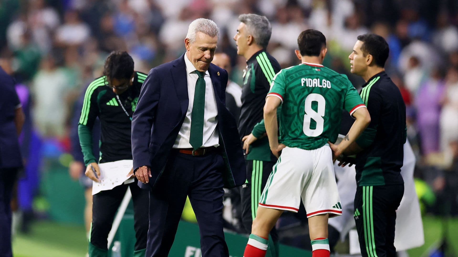Javier Aguirre en el partido México vs Inglaterra