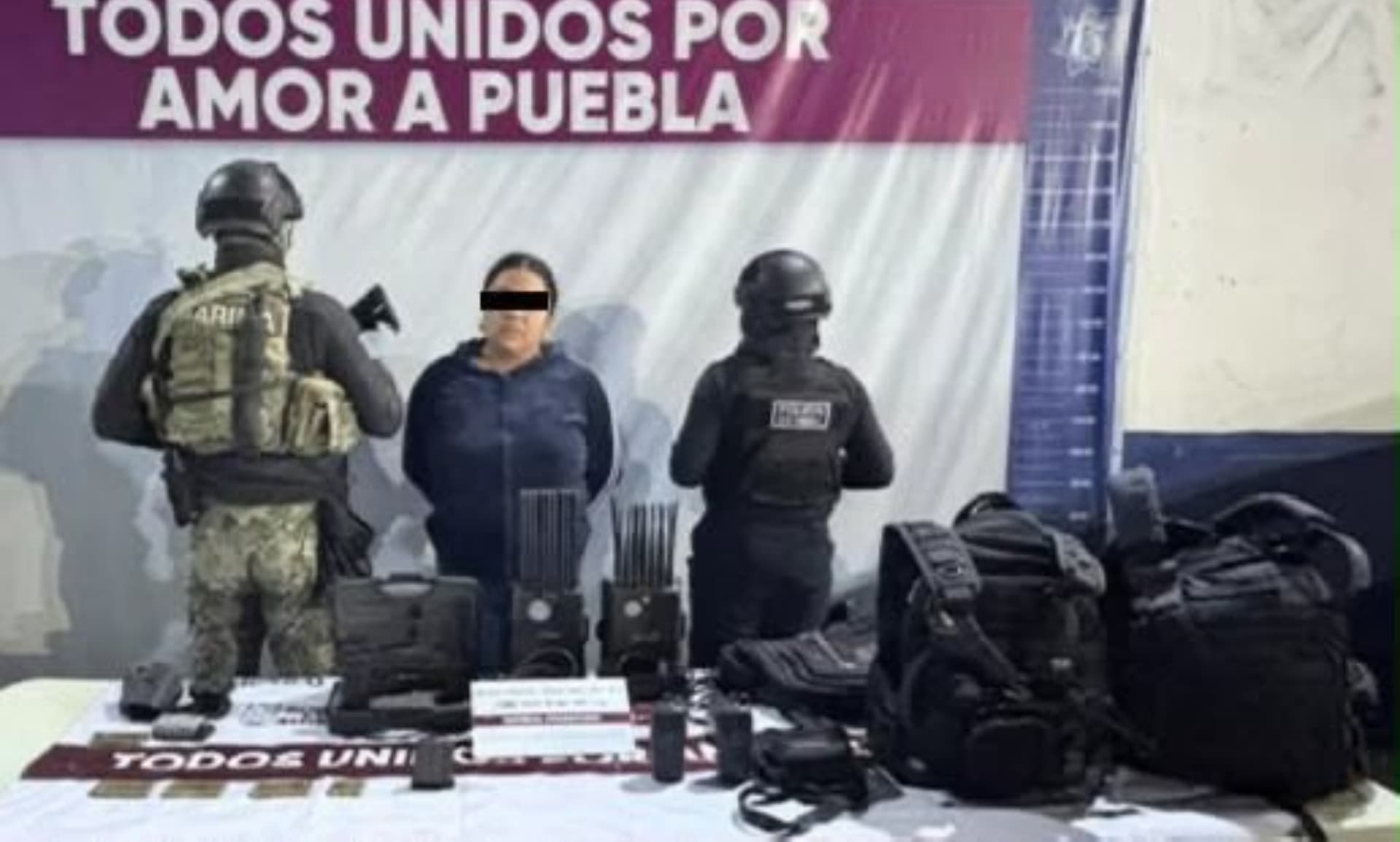 Jazmín ‘N’ de 30 años de edad tenía una réplica de arma de fuego.