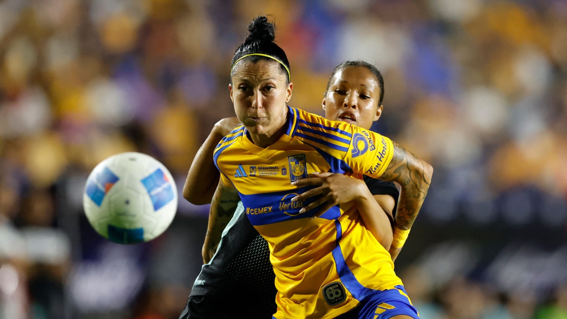 Jennifer Hermoso ha portado las playeras de Pachuca y Tigres en la Liga MX femenil