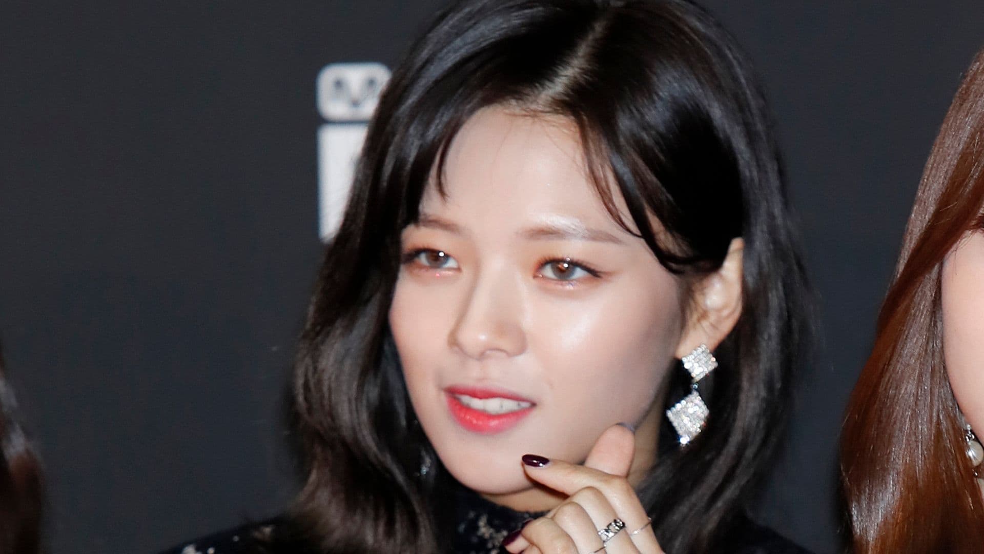 jeongyeon-deja-jyp-entertainment-twice
