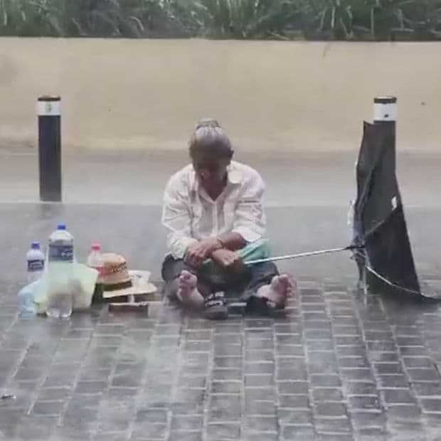 La mujer de 70 años de edad permanece en las calles exigiendo a las autoridades que la atiendan