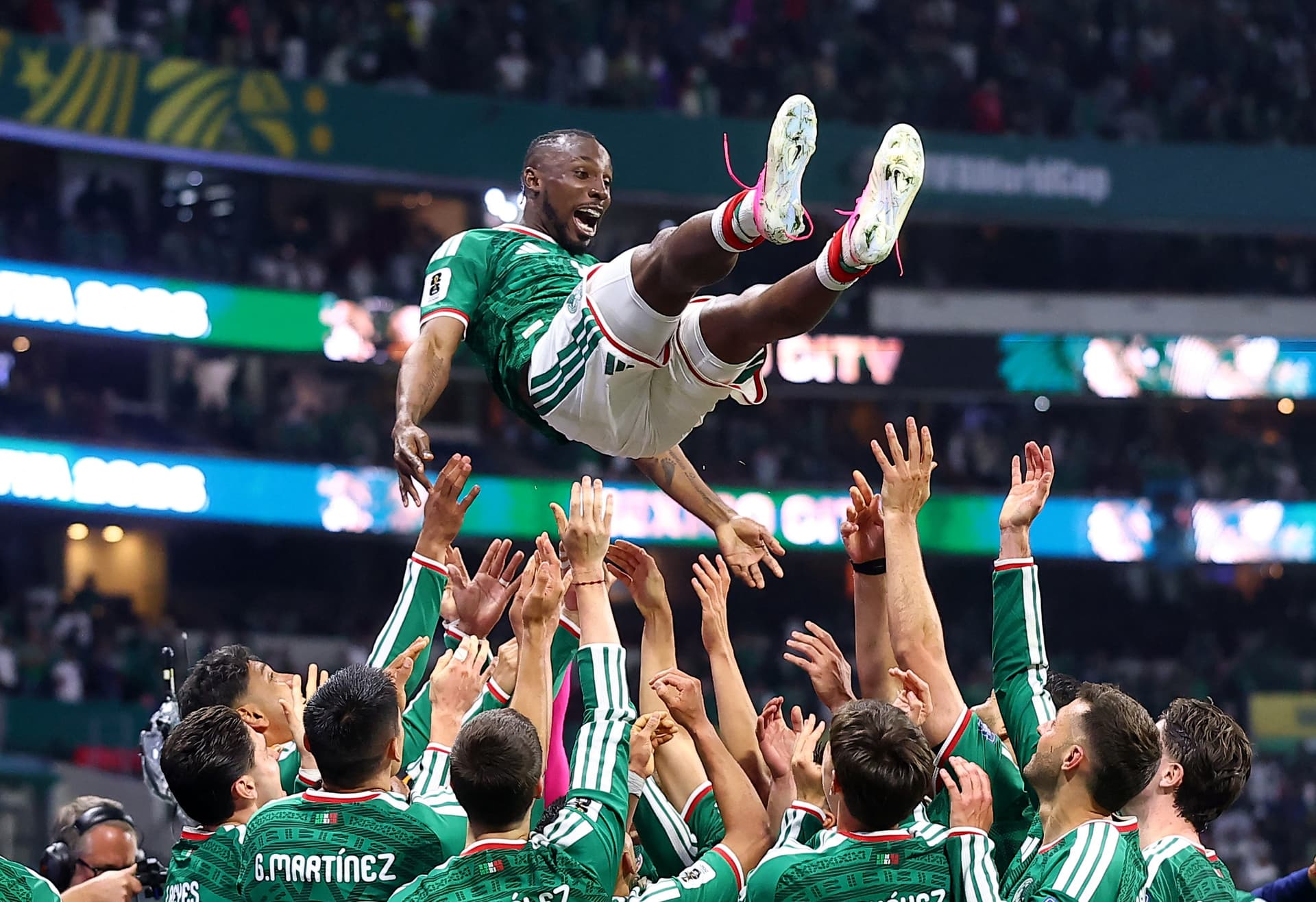 Julián Quiñones Selección Nacional