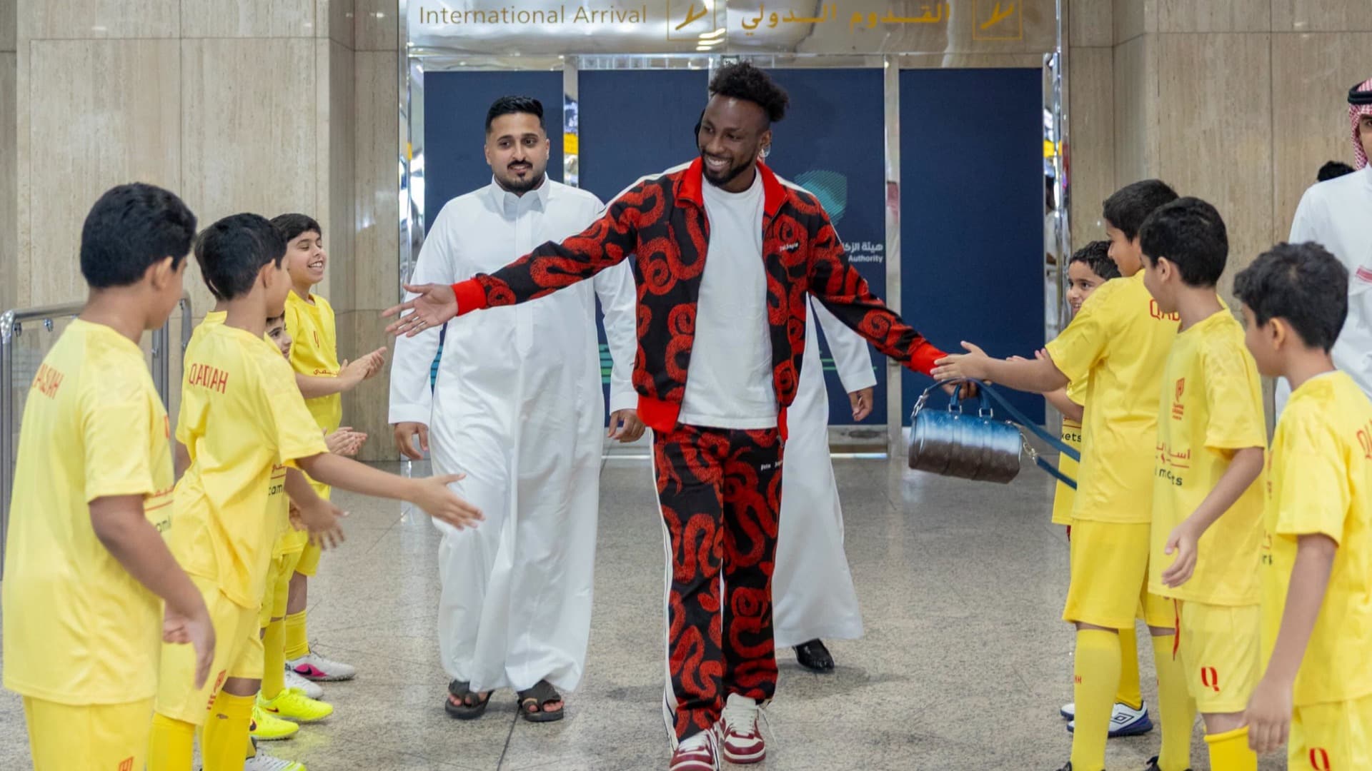 Como Estrella Recibieron a Quiñones en Arabia Saudita Tras Brillar en Mundial 2026 con México