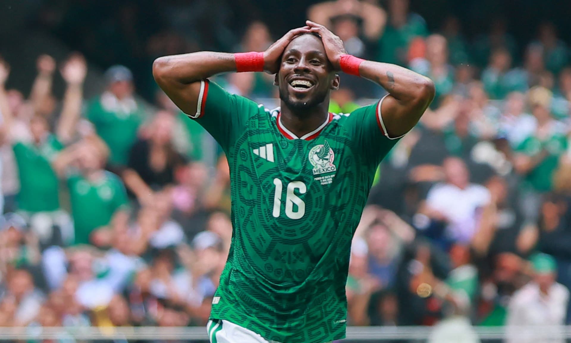¿Dónde Nació Julián Quiñones? Esperanza del Ataque de México: Edad y Dónde Juega