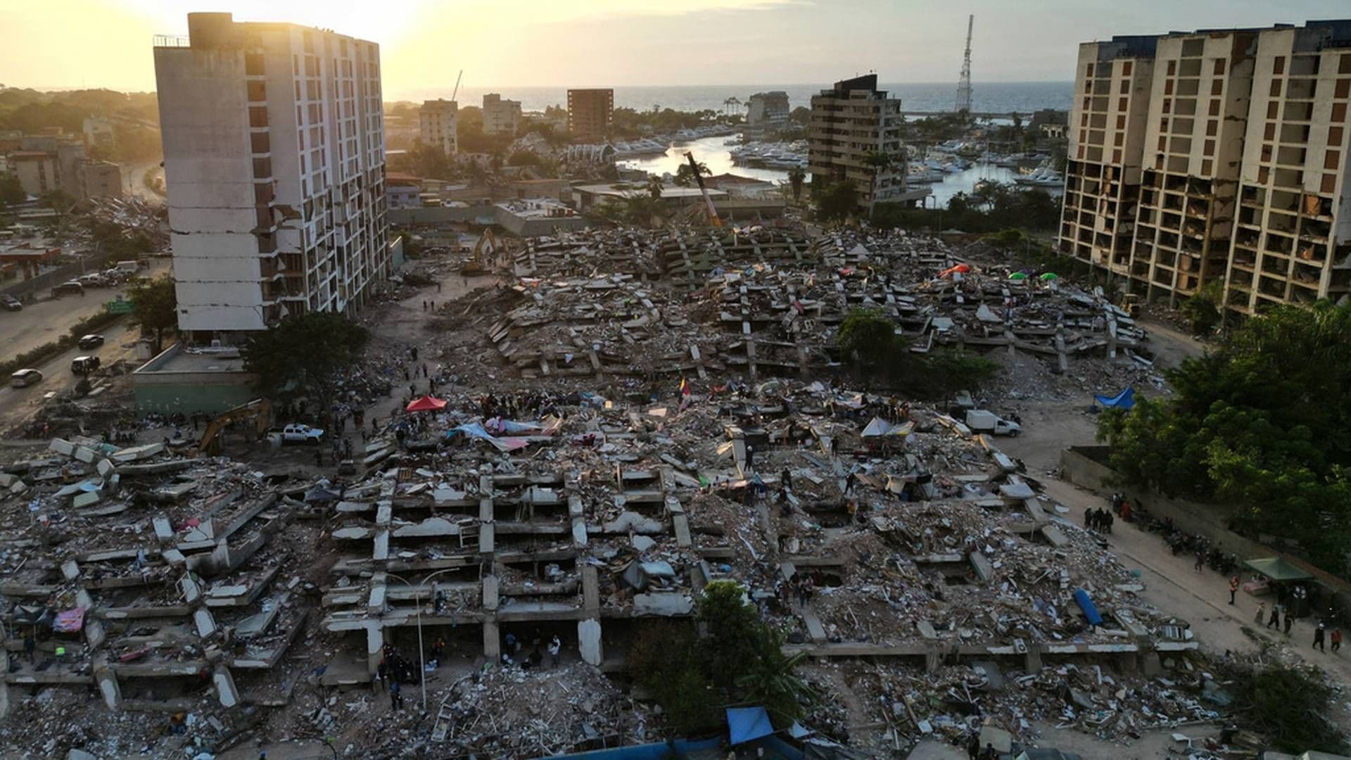 Sepultan a víctimas sin identificar tras los terremotos
