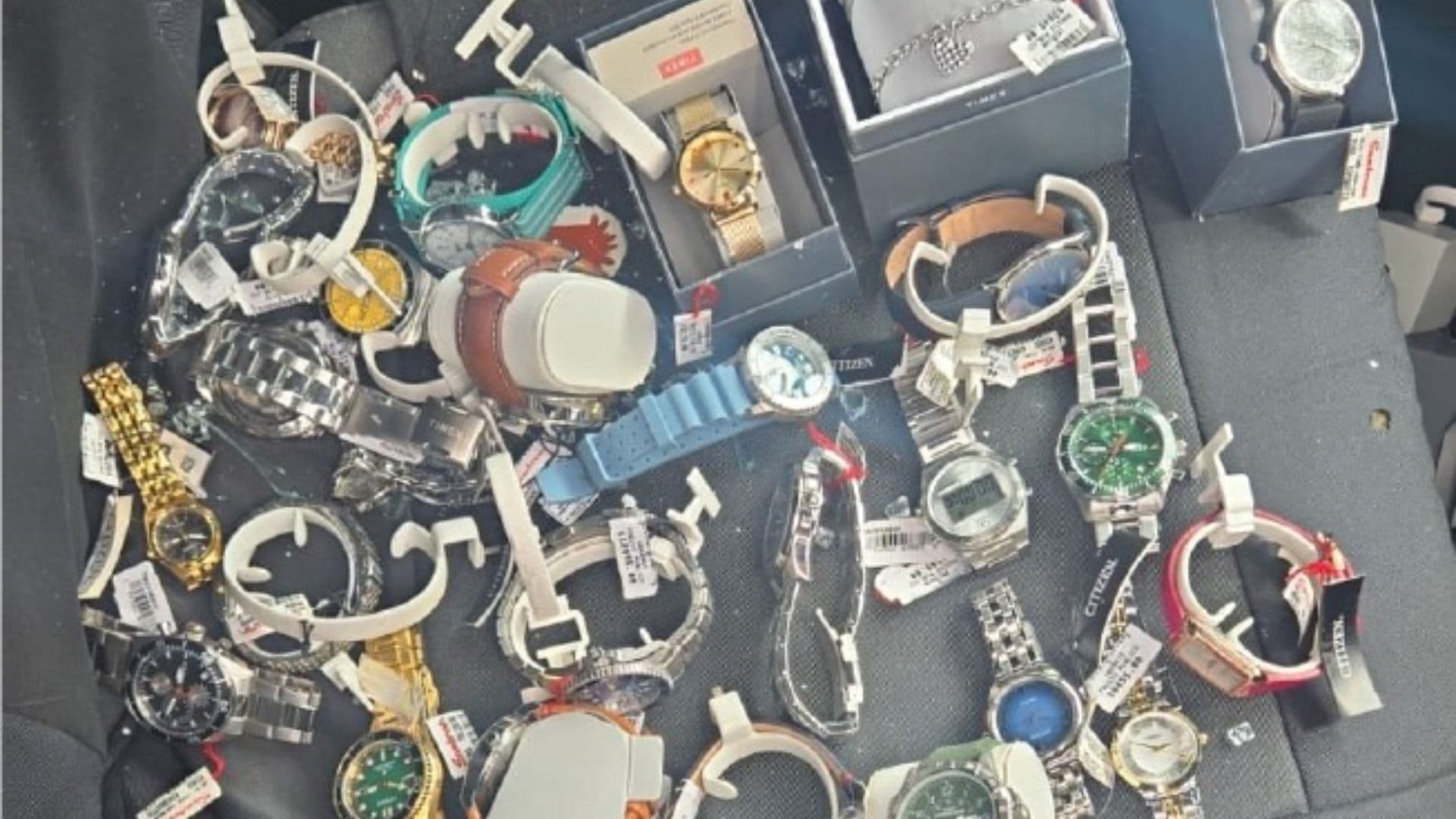 Robo de Relojes de Alta Gama Termina en Persecución en CDMX; Hay 3 Detenidos