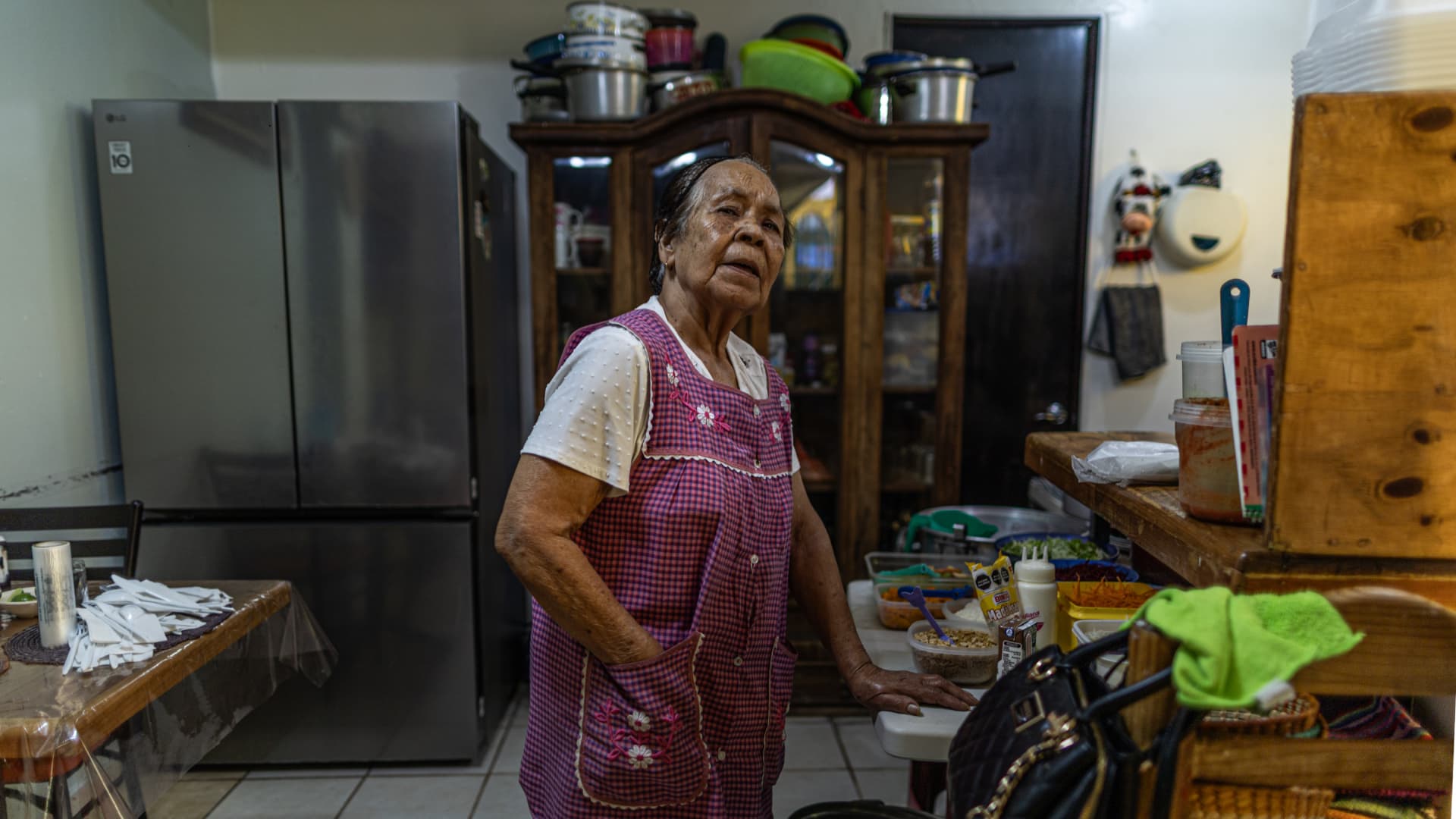 Socorro Rosas, de 70 años, habla con orgullo de su colonia, Ampliación Granada.