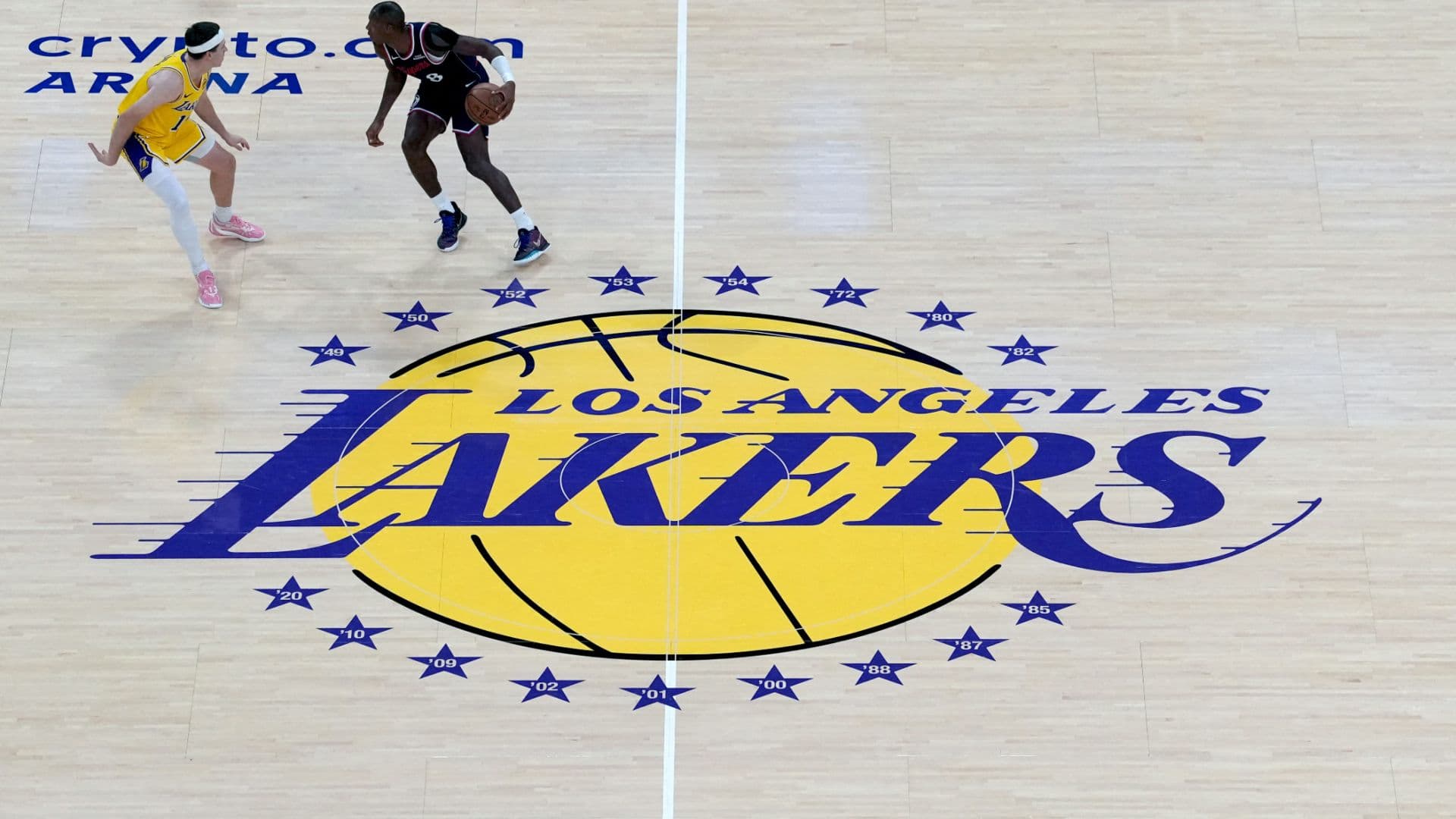 El Drama Familiar Detrás de la Venta de los Lakers