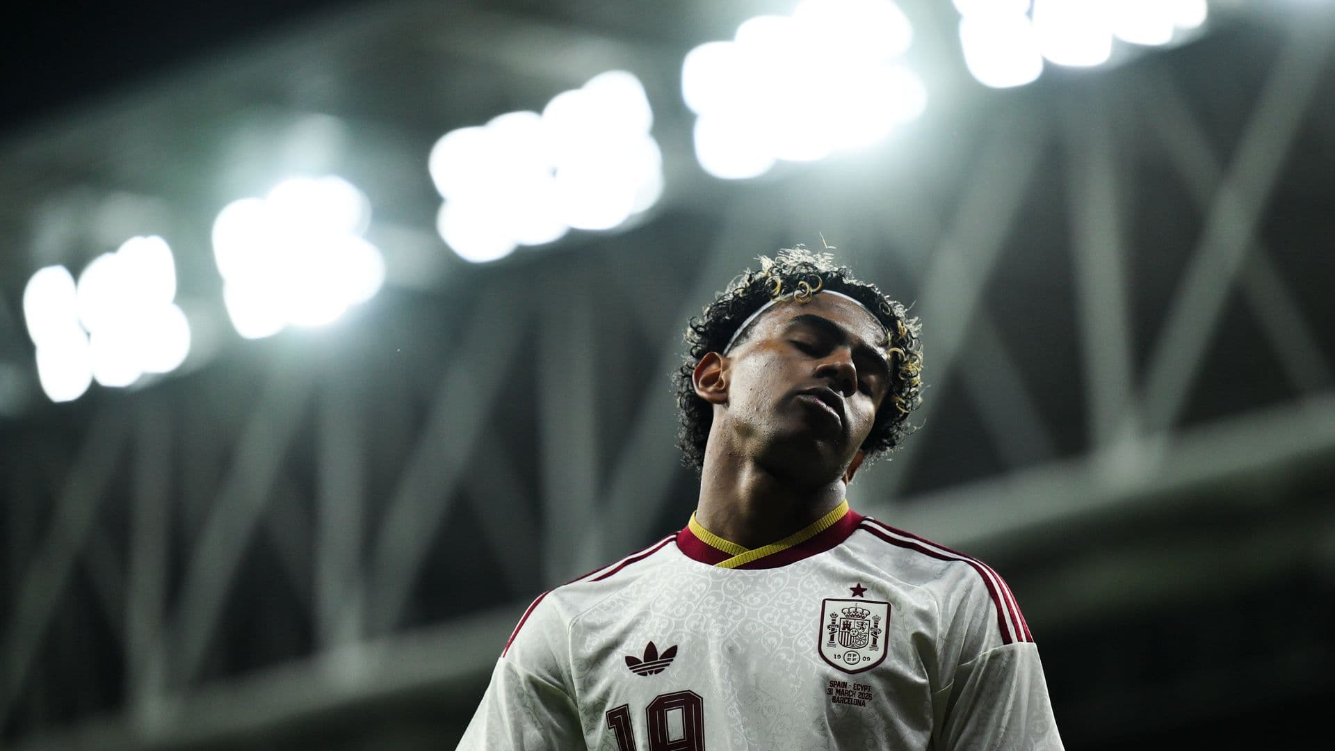 Lamine Yamal durante un partido amistoso con la selección de España