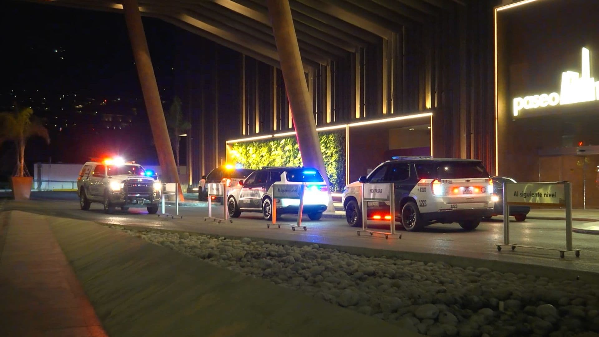 Policía y Protección Civil de San Pedro en plaza comercial