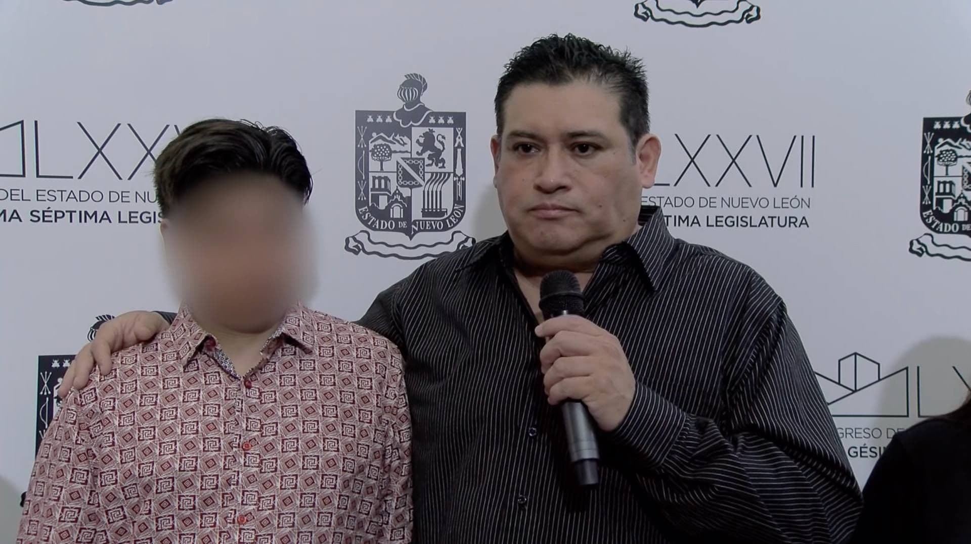 Luis Alfonso Campa y su hijo en el Congreso de Nuevo León