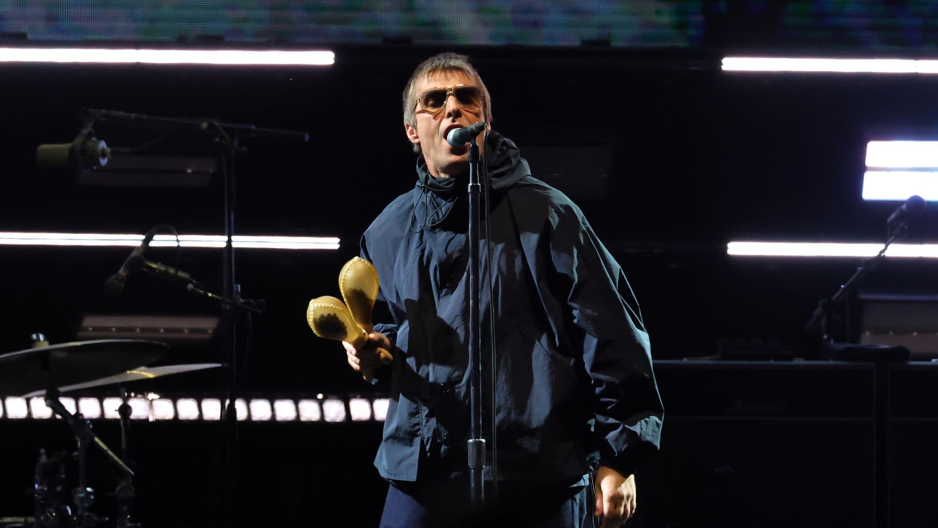 liam-gallagher-juan-gabriel-cancion-baño